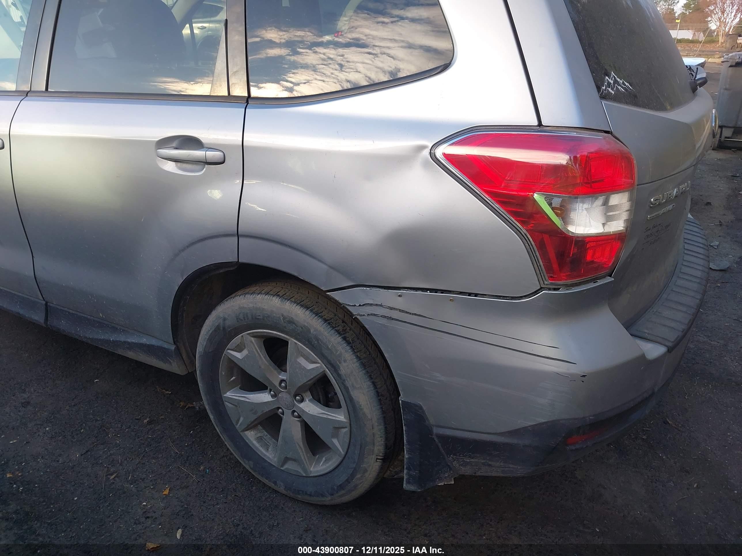 2015 Subaru Forester 2.5i Premium Silver vin: JF2SJADC0FH597226