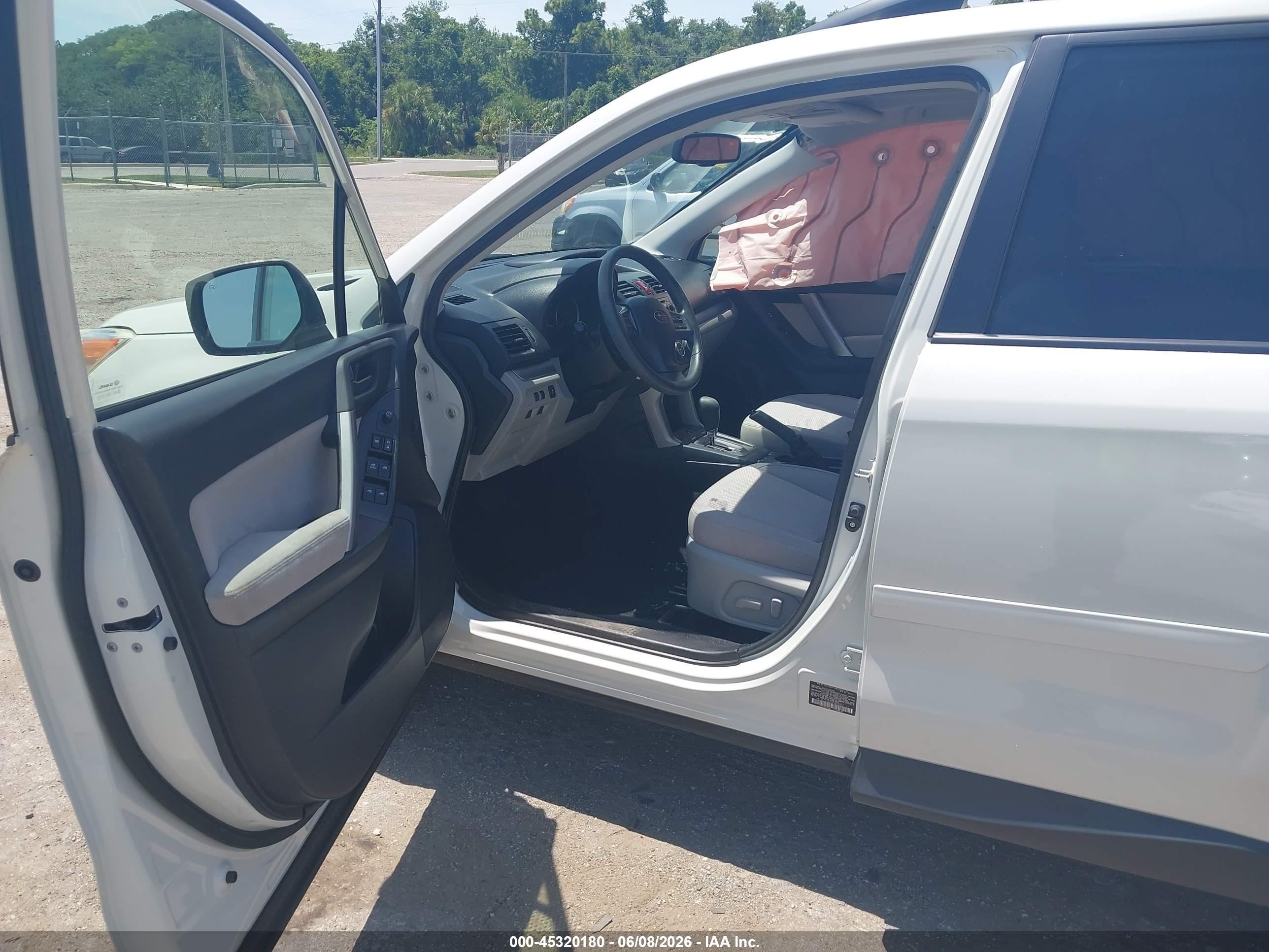2015 Subaru Forester 2.5i Premium White vin: JF2SJADC0FH805072