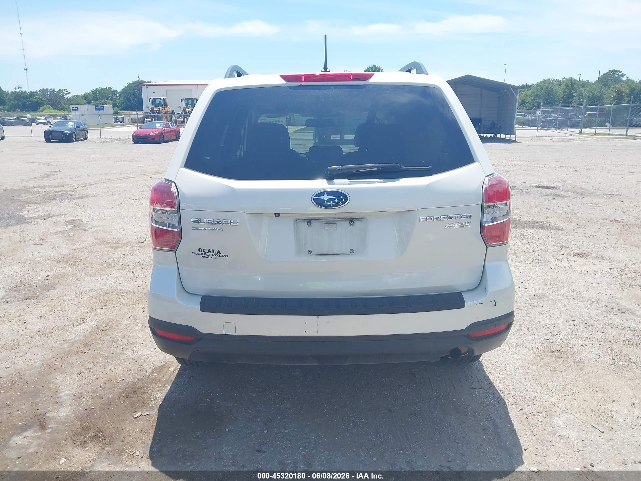 2015 Subaru Forester 2.5i Premium White vin: JF2SJADC0FH805072