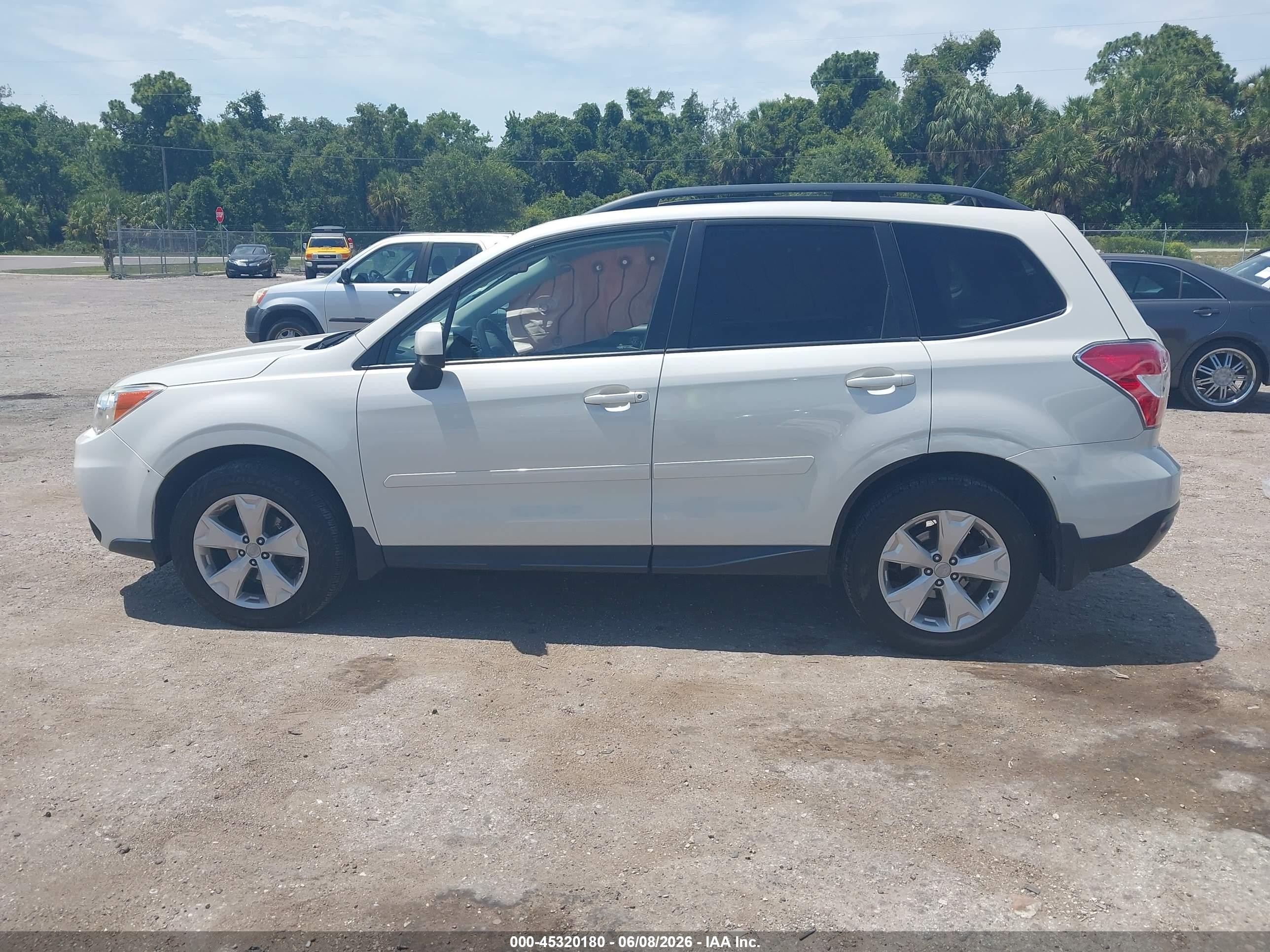 2015 Subaru Forester 2.5i Premium White vin: JF2SJADC0FH805072