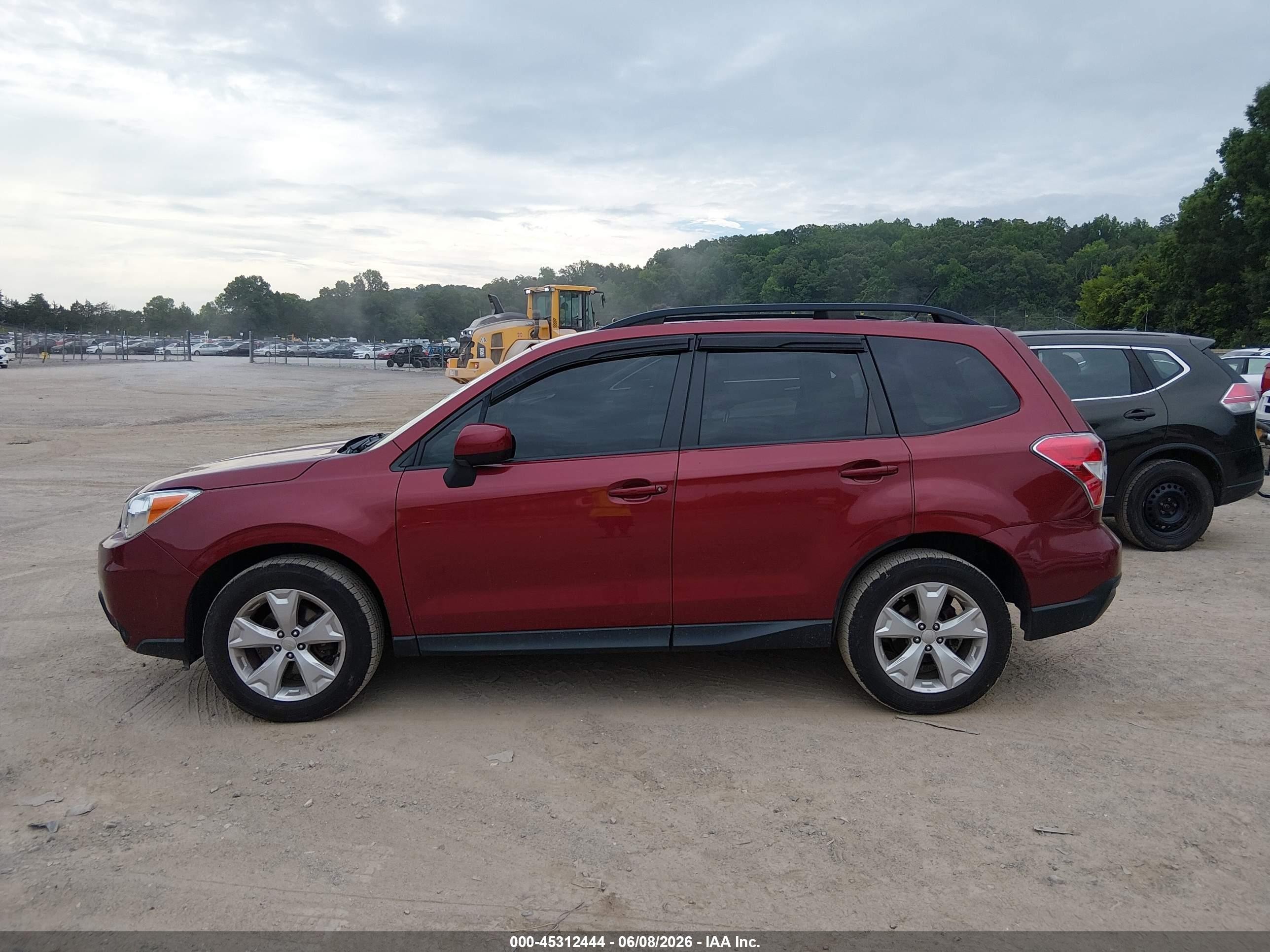 2015 Subaru Forester 2.5i Premium Красный vin: JF2SJADC0FH810806