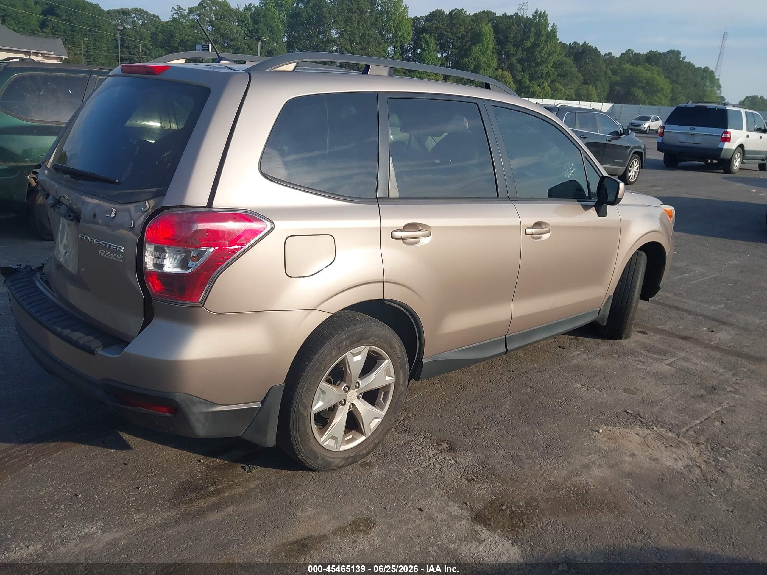 2015 Subaru Forester 2.5i Premium Золотой vin: JF2SJADC0FH816038