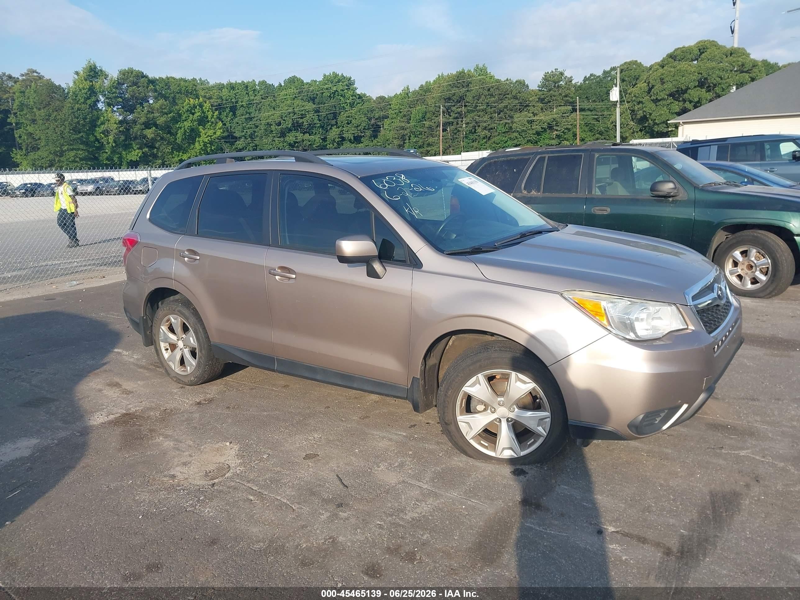 2015 Subaru Forester 2.5i Premium Золотой vin: JF2SJADC0FH816038