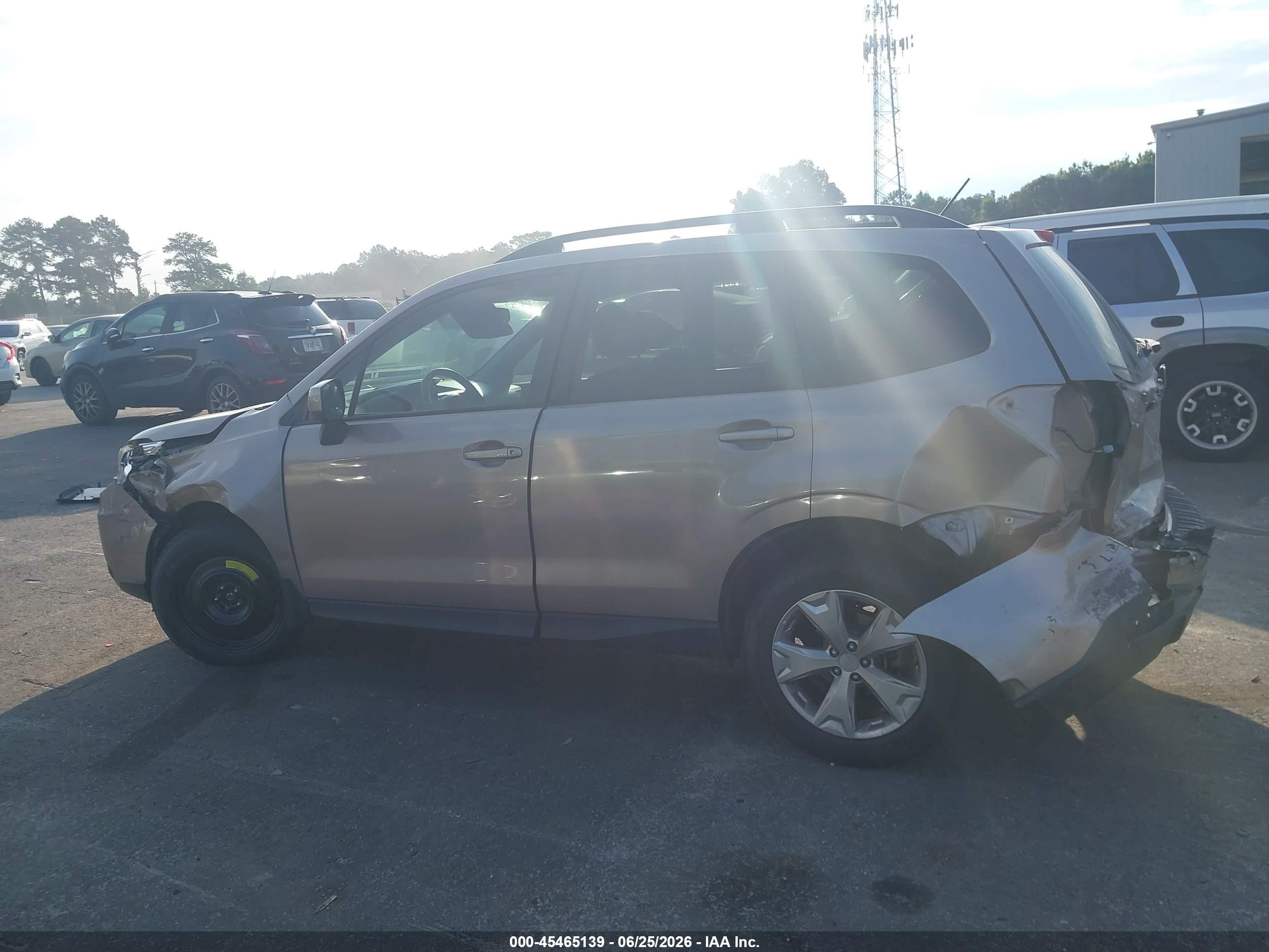 2015 Subaru Forester 2.5i Premium Золотой vin: JF2SJADC0FH816038