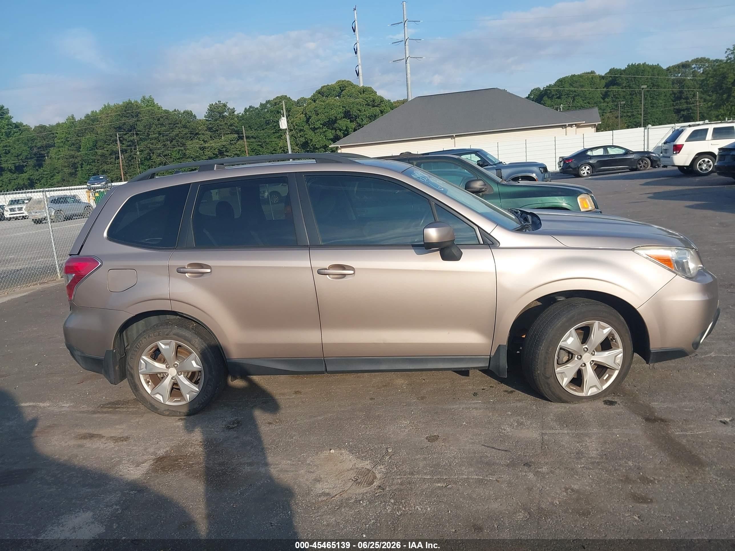 2015 Subaru Forester 2.5i Premium Золотой vin: JF2SJADC0FH816038