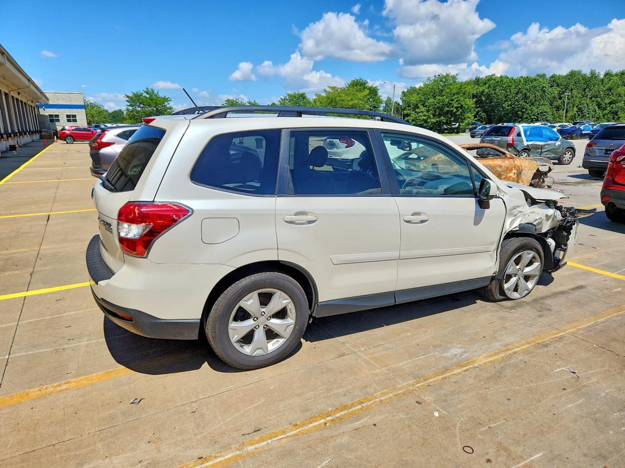 2015 Subaru Forester 2.5i Premium White vin: JF2SJADC1FH418207