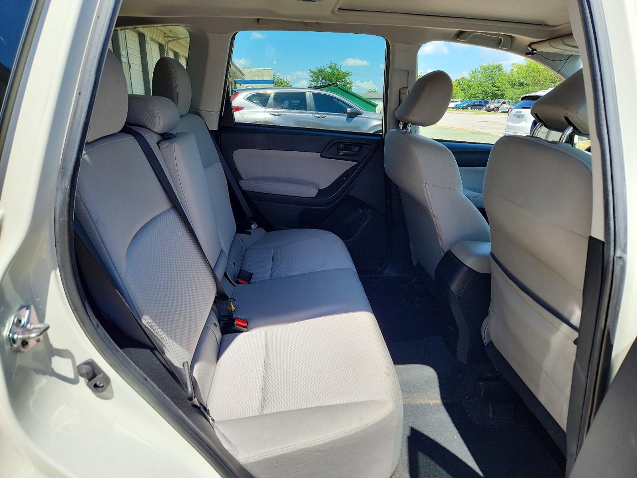 2015 Subaru Forester 2.5i Premium White vin: JF2SJADC1FH418207