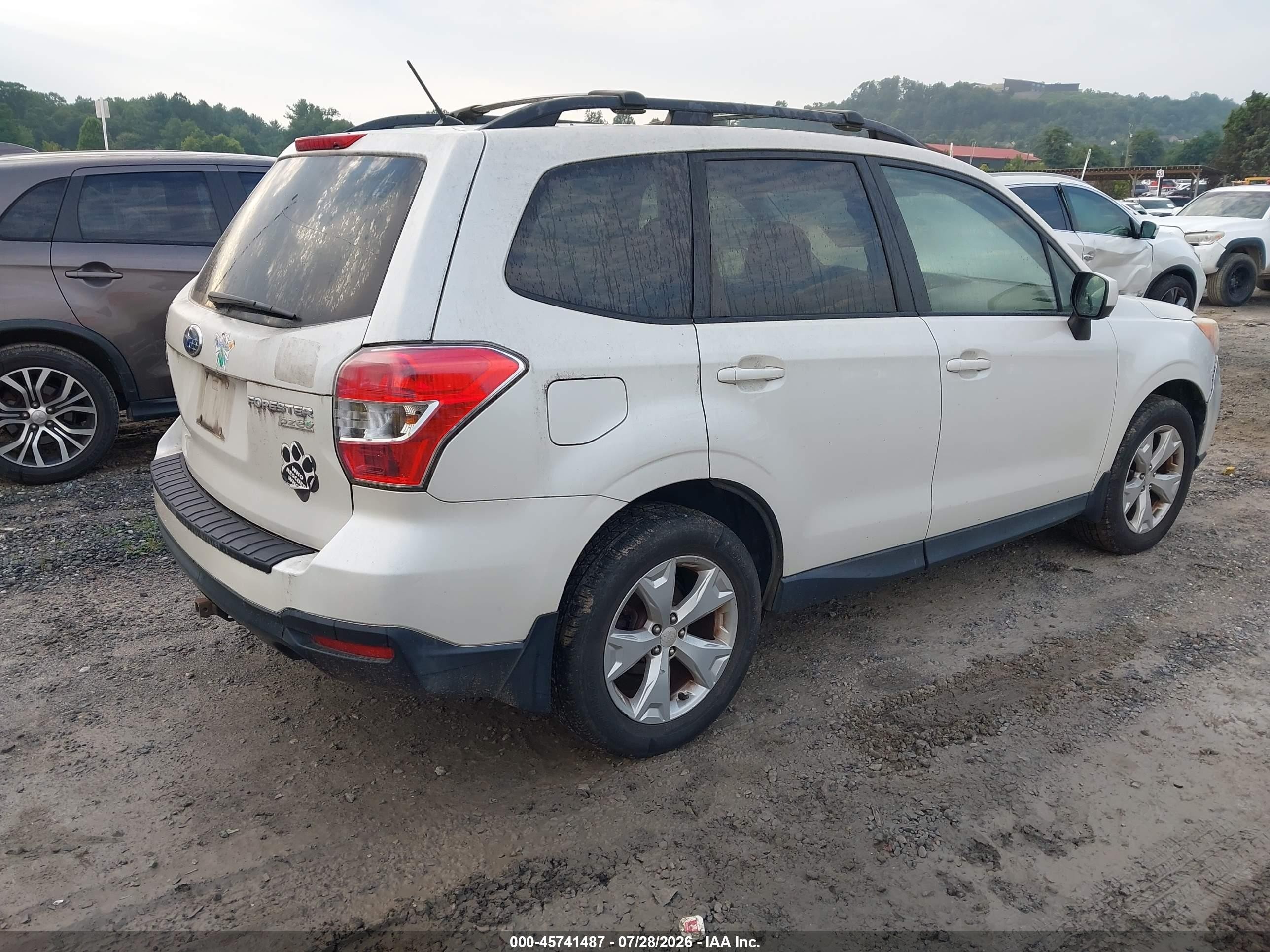 2015 Subaru Forester 2.5i Premium White vin: JF2SJADC1FH482313