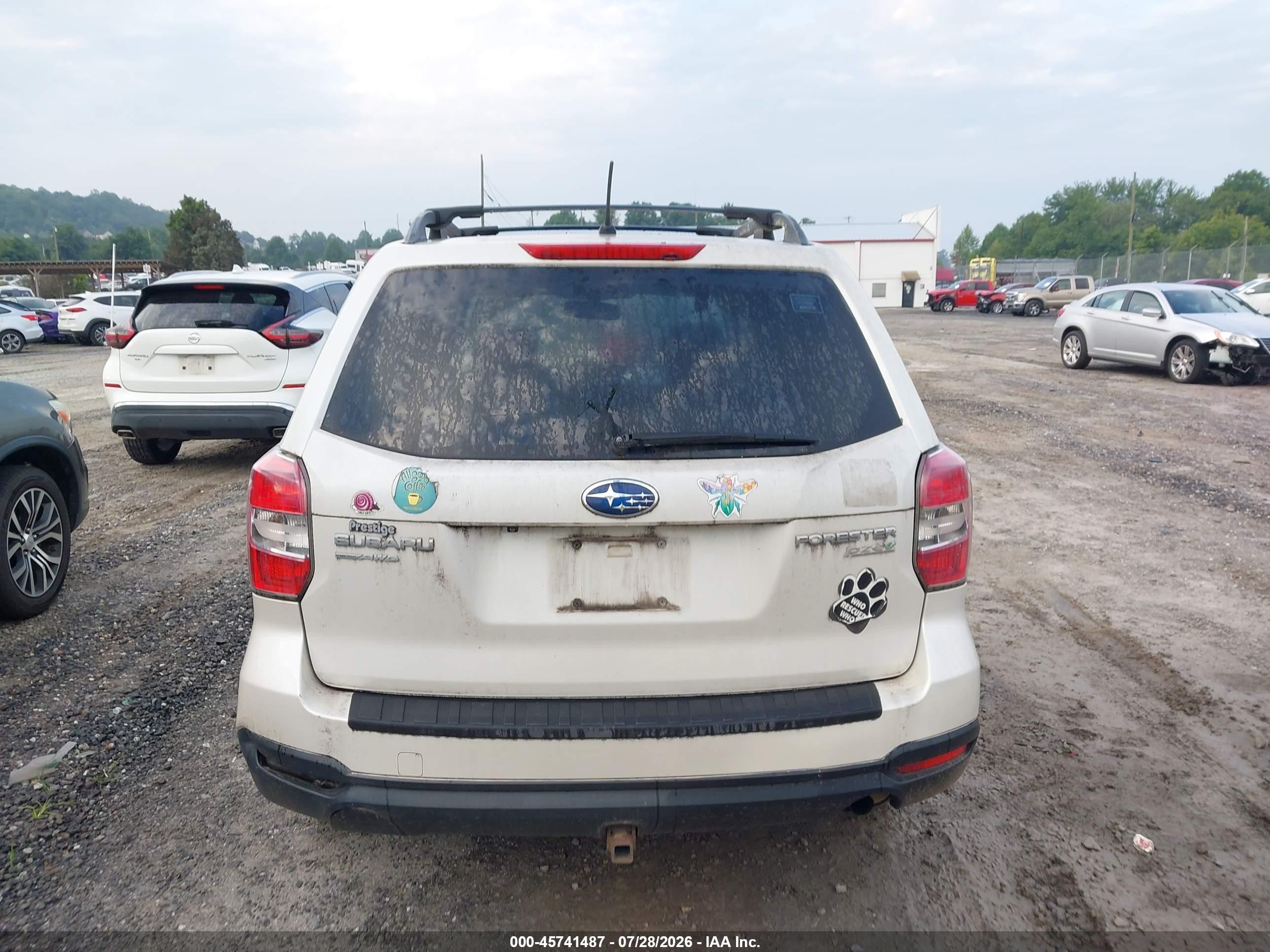 2015 Subaru Forester 2.5i Premium White vin: JF2SJADC1FH482313