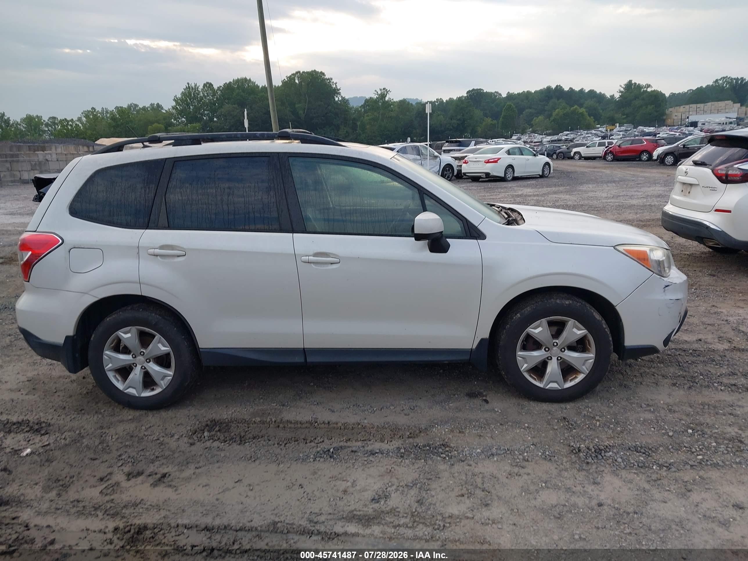 2015 Subaru Forester 2.5i Premium White vin: JF2SJADC1FH482313