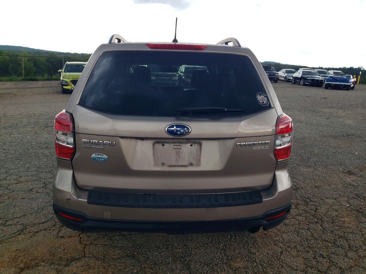 2015 Subaru Forester 2.5i Premium Tan vin: JF2SJADC1FH512412