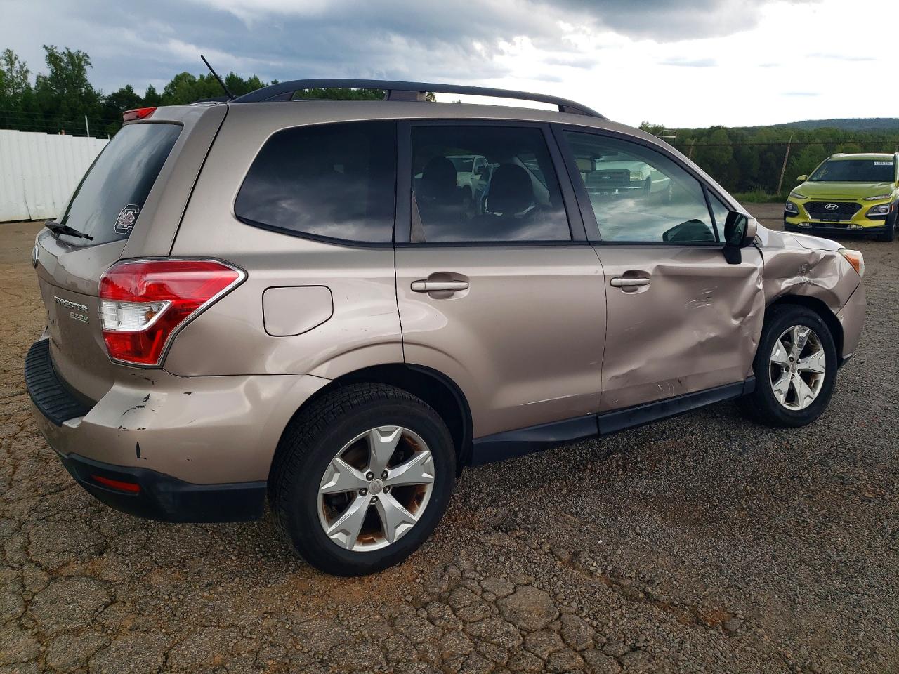 2015 Subaru Forester 2.5i Premium Tan vin: JF2SJADC1FH512412