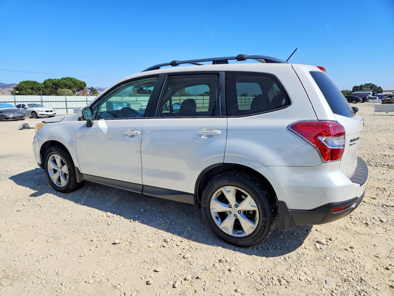 2015 Subaru Forester 2.5i Premium White vin: JF2SJADC1FH549735