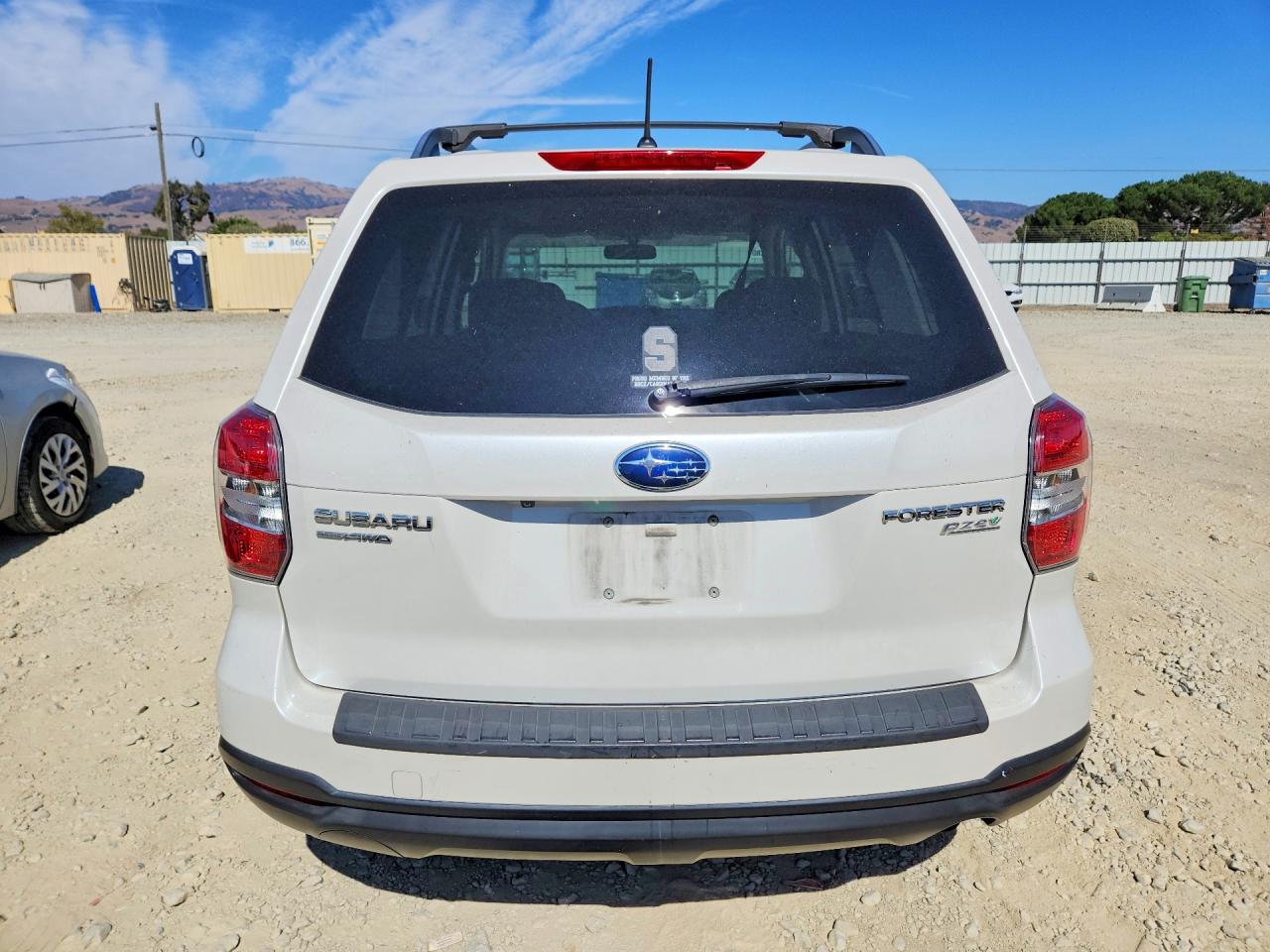 2015 Subaru Forester 2.5i Premium White vin: JF2SJADC1FH549735