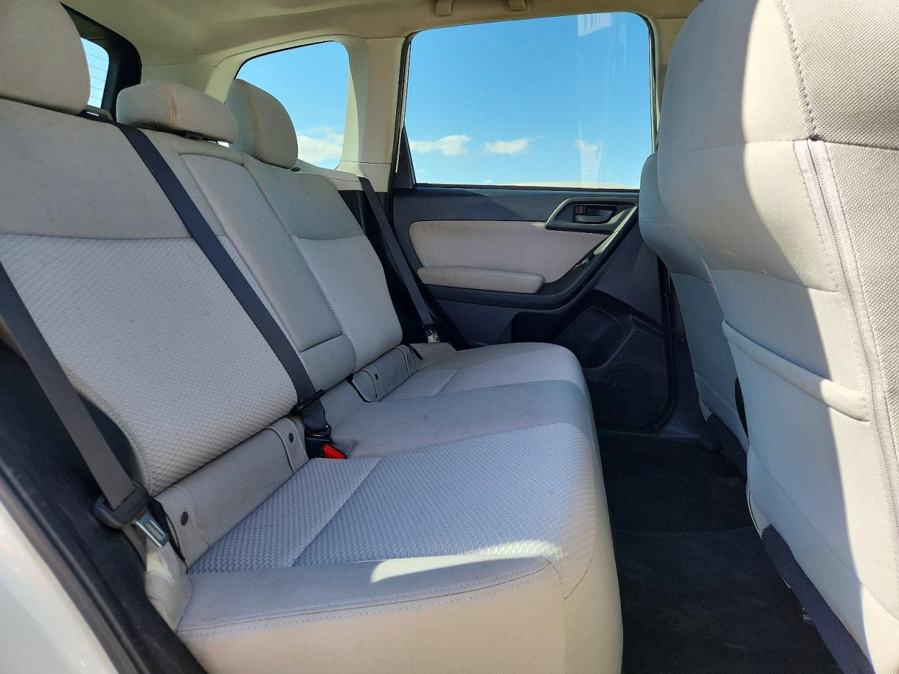 2015 Subaru Forester 2.5i Premium White vin: JF2SJADC1FH549735
