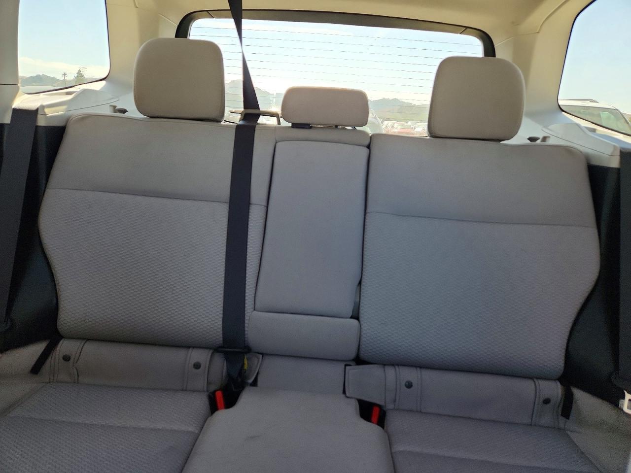 2015 Subaru Forester 2.5i Premium White vin: JF2SJADC1FH549735