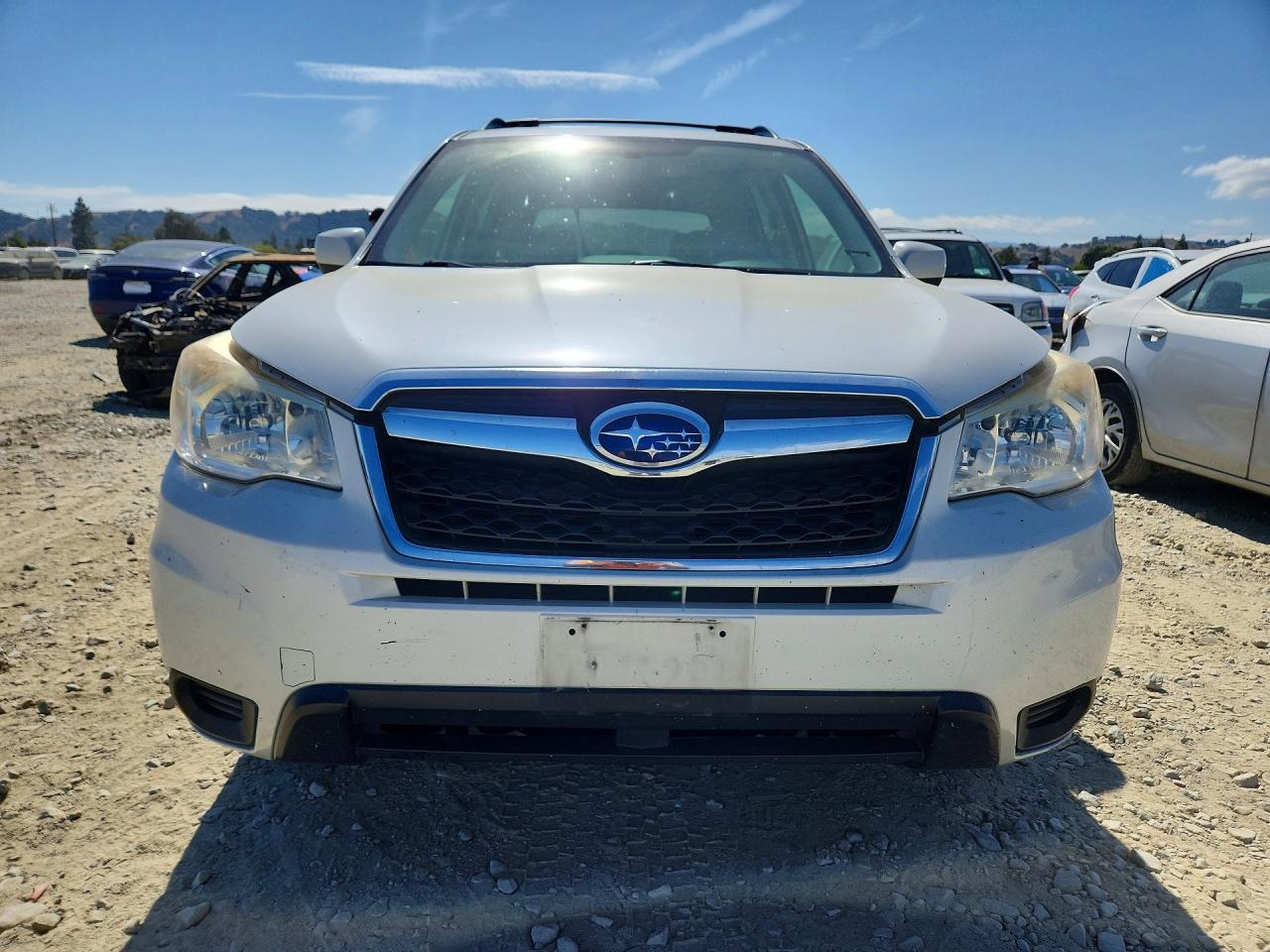 2015 Subaru Forester 2.5i Premium White vin: JF2SJADC1FH549735