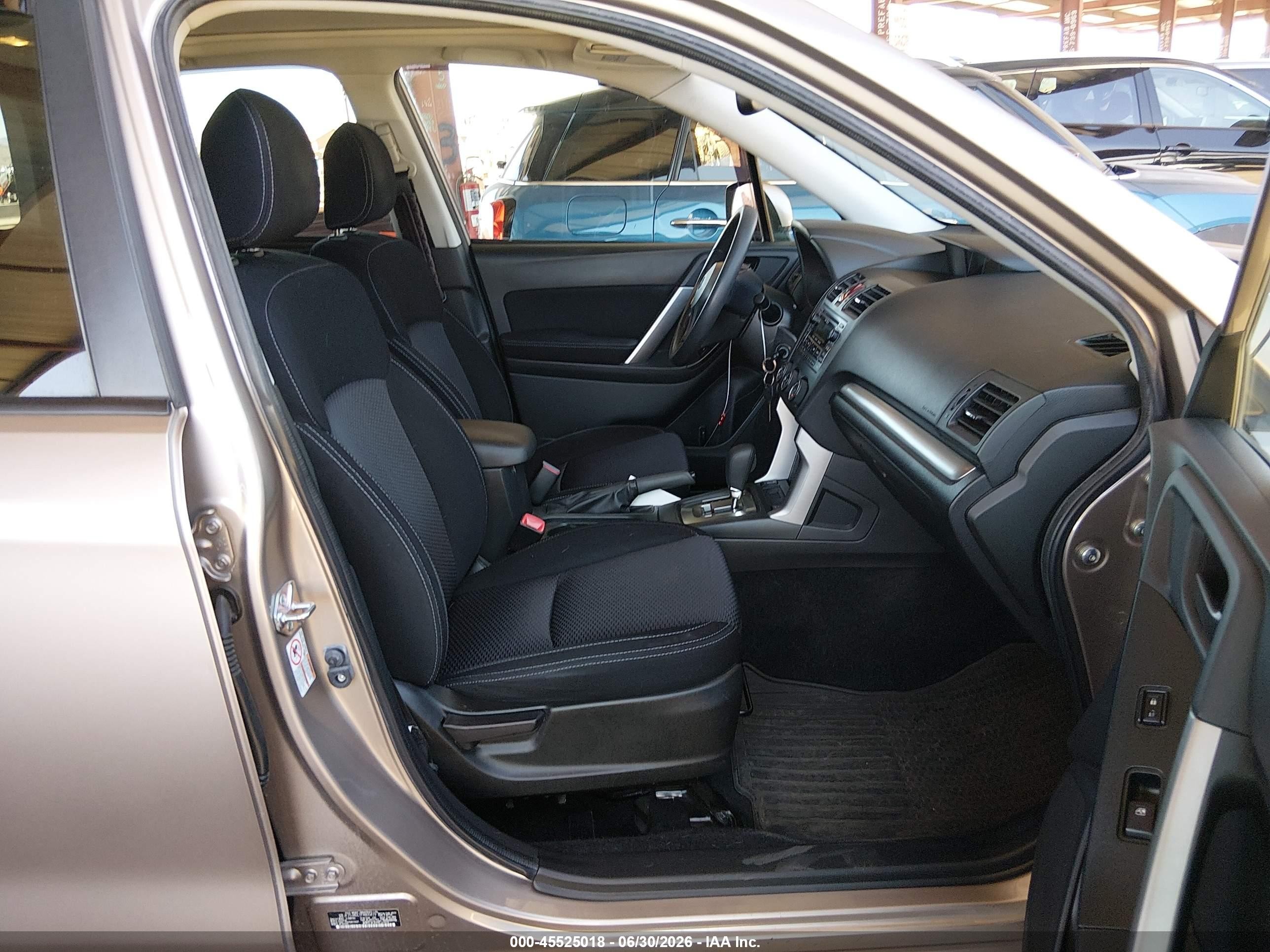 2015 Subaru Forester 2.5i Premium Серебряный vin: JF2SJADC1FH805419