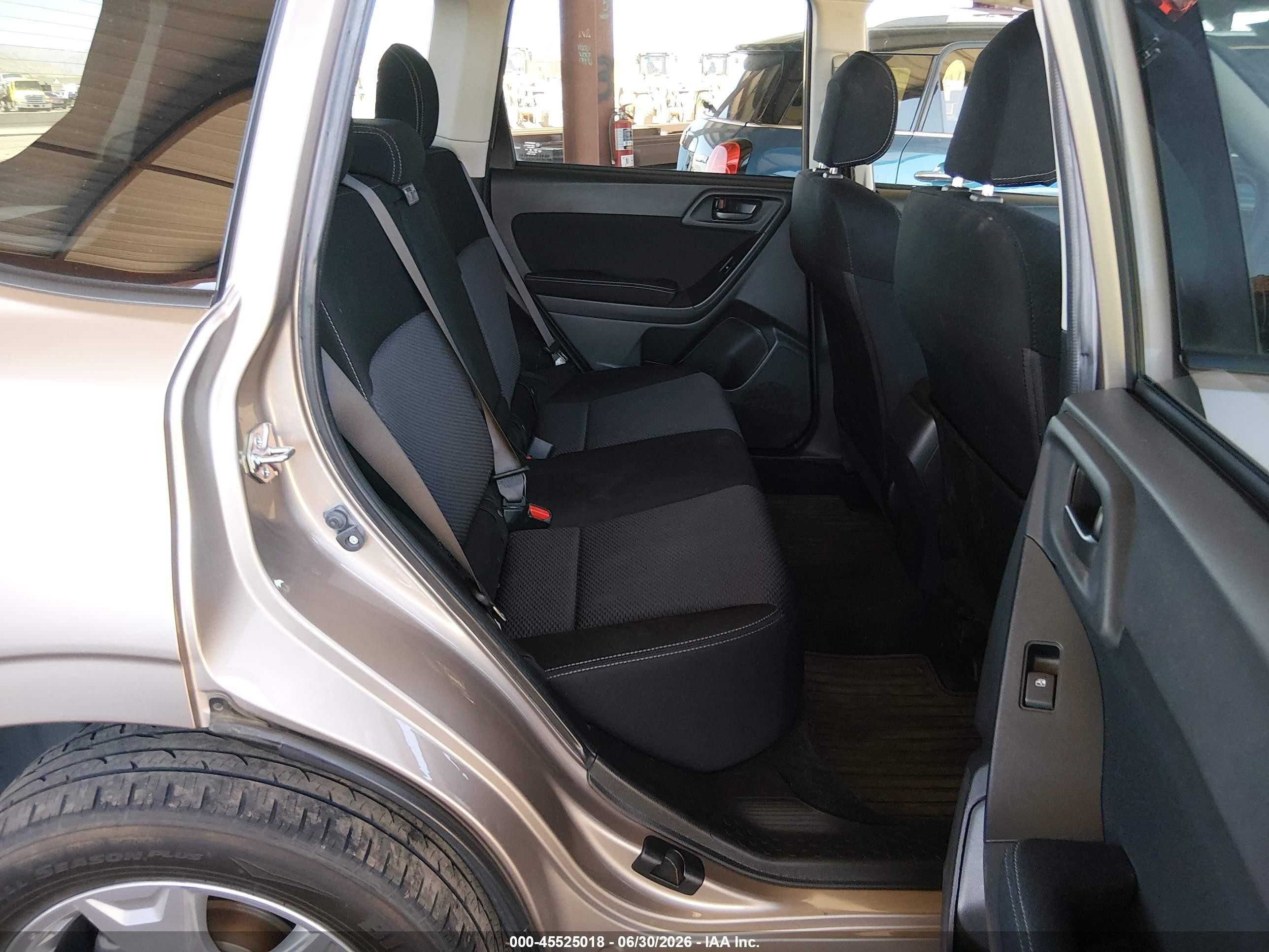 2015 Subaru Forester 2.5i Premium Серебряный vin: JF2SJADC1FH805419
