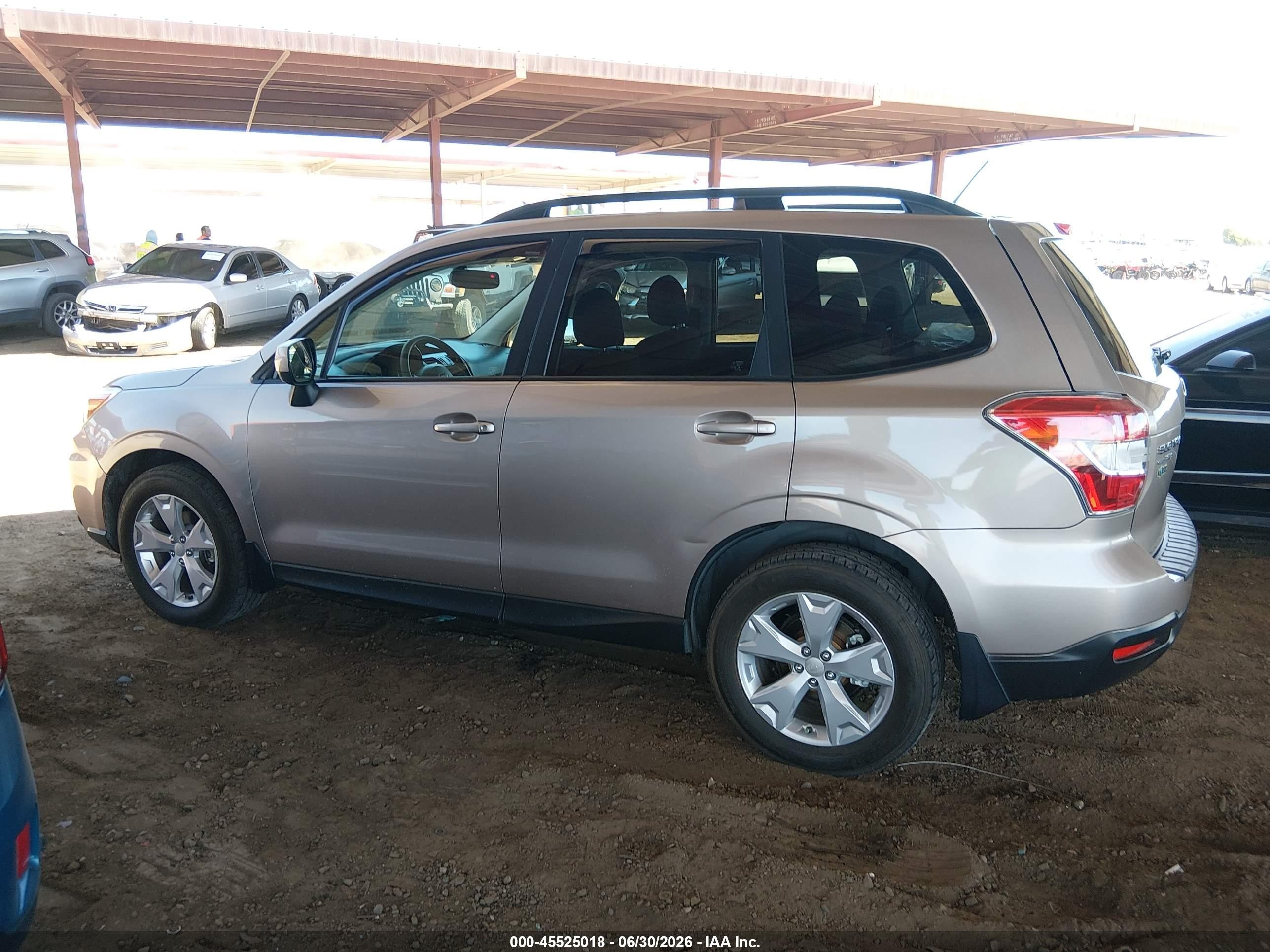 2015 Subaru Forester 2.5i Premium Серебряный vin: JF2SJADC1FH805419