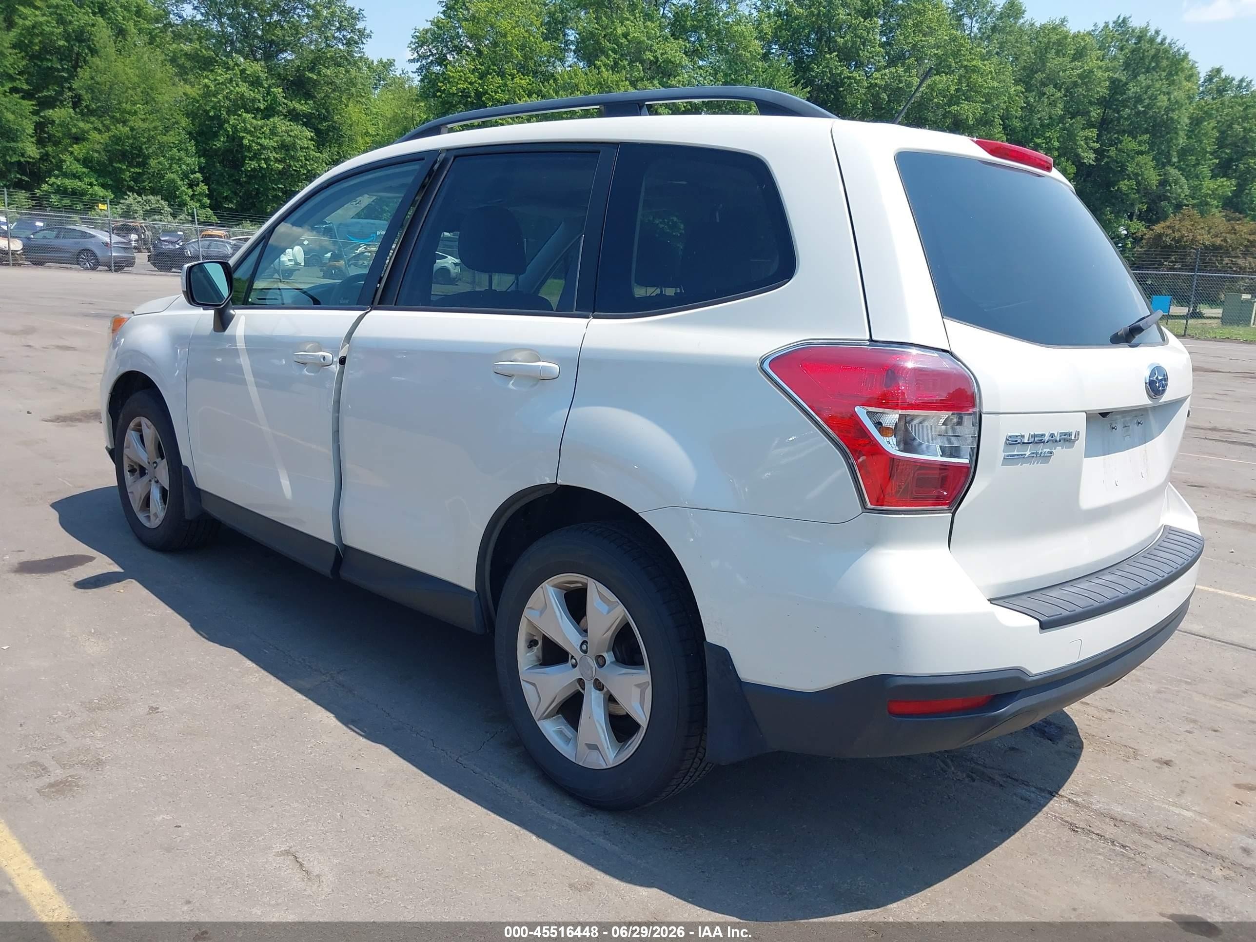 2015 Subaru Forester 2.5i Premium White vin: JF2SJADC1FH831440