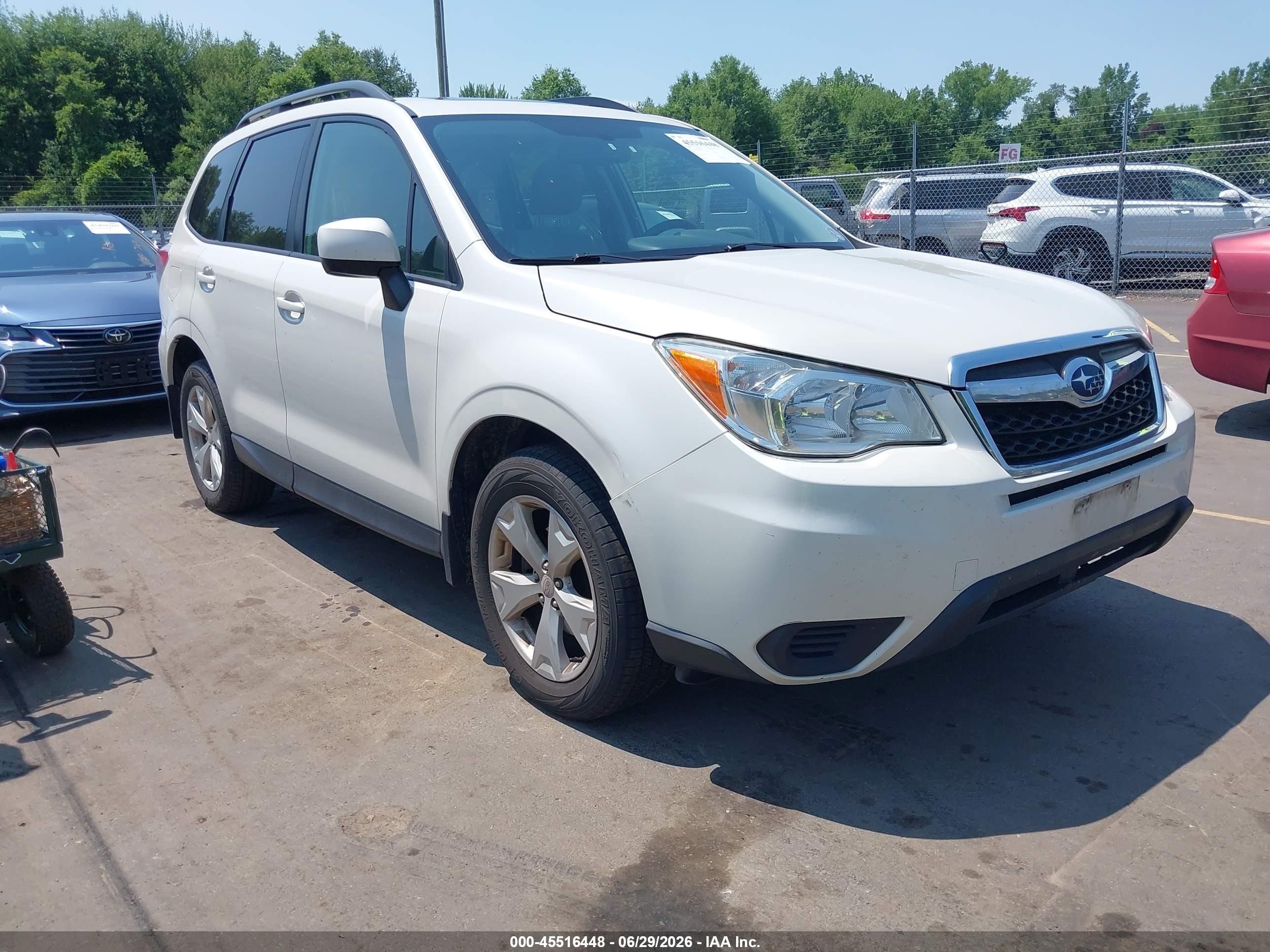 2015 Subaru Forester 2.5i Premium White vin: JF2SJADC1FH831440