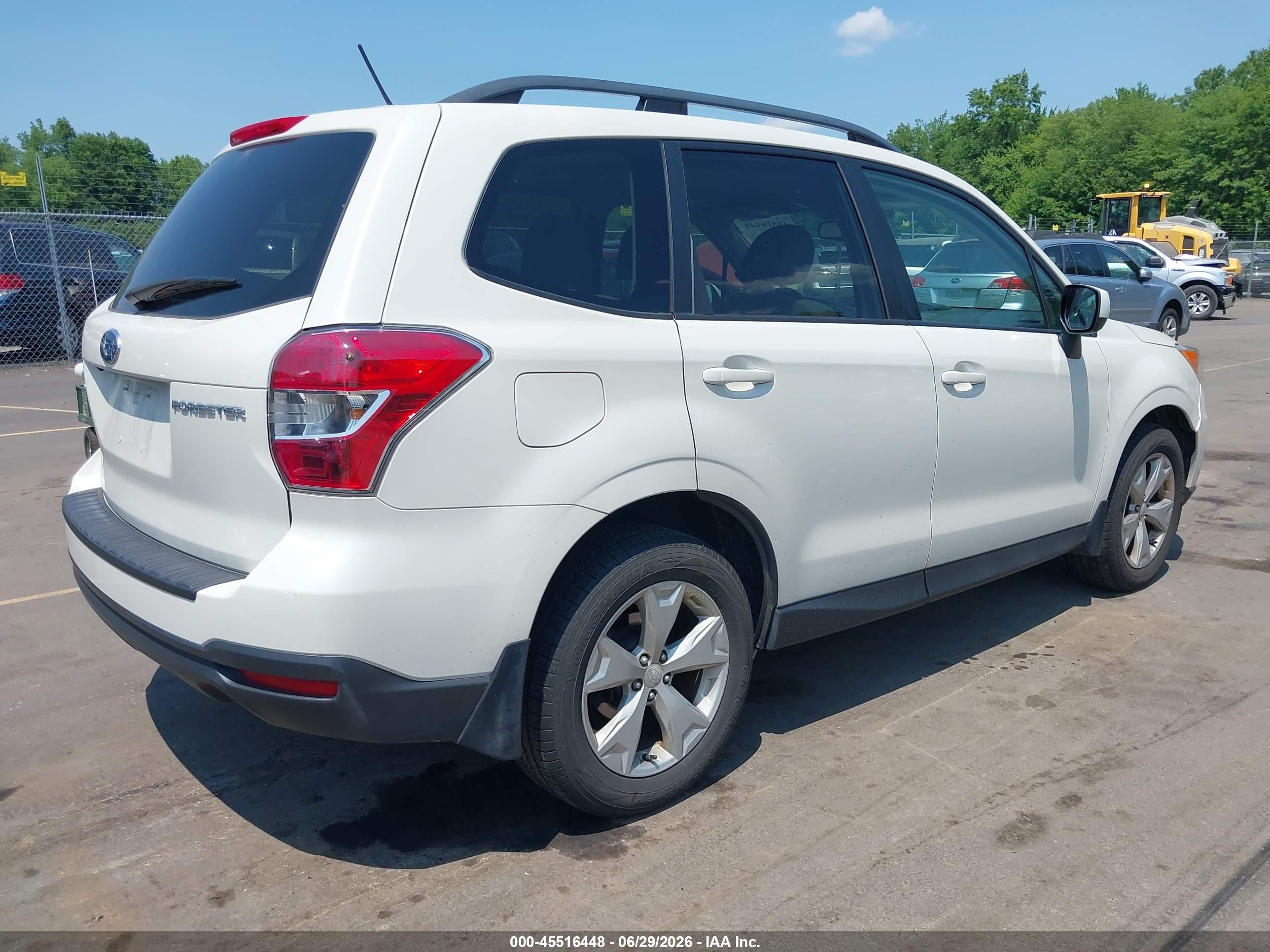 2015 Subaru Forester 2.5i Premium White vin: JF2SJADC1FH831440