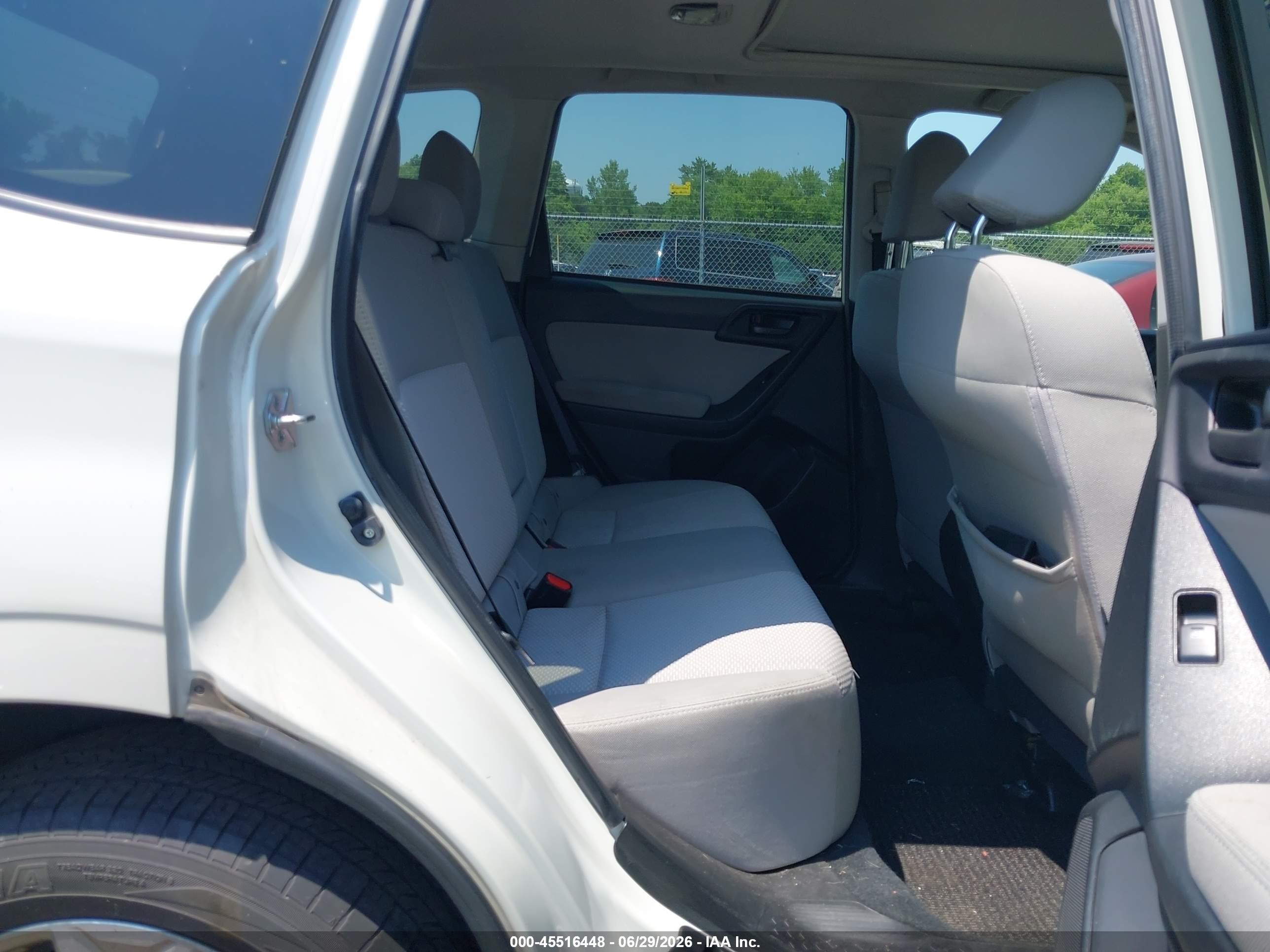 2015 Subaru Forester 2.5i Premium White vin: JF2SJADC1FH831440