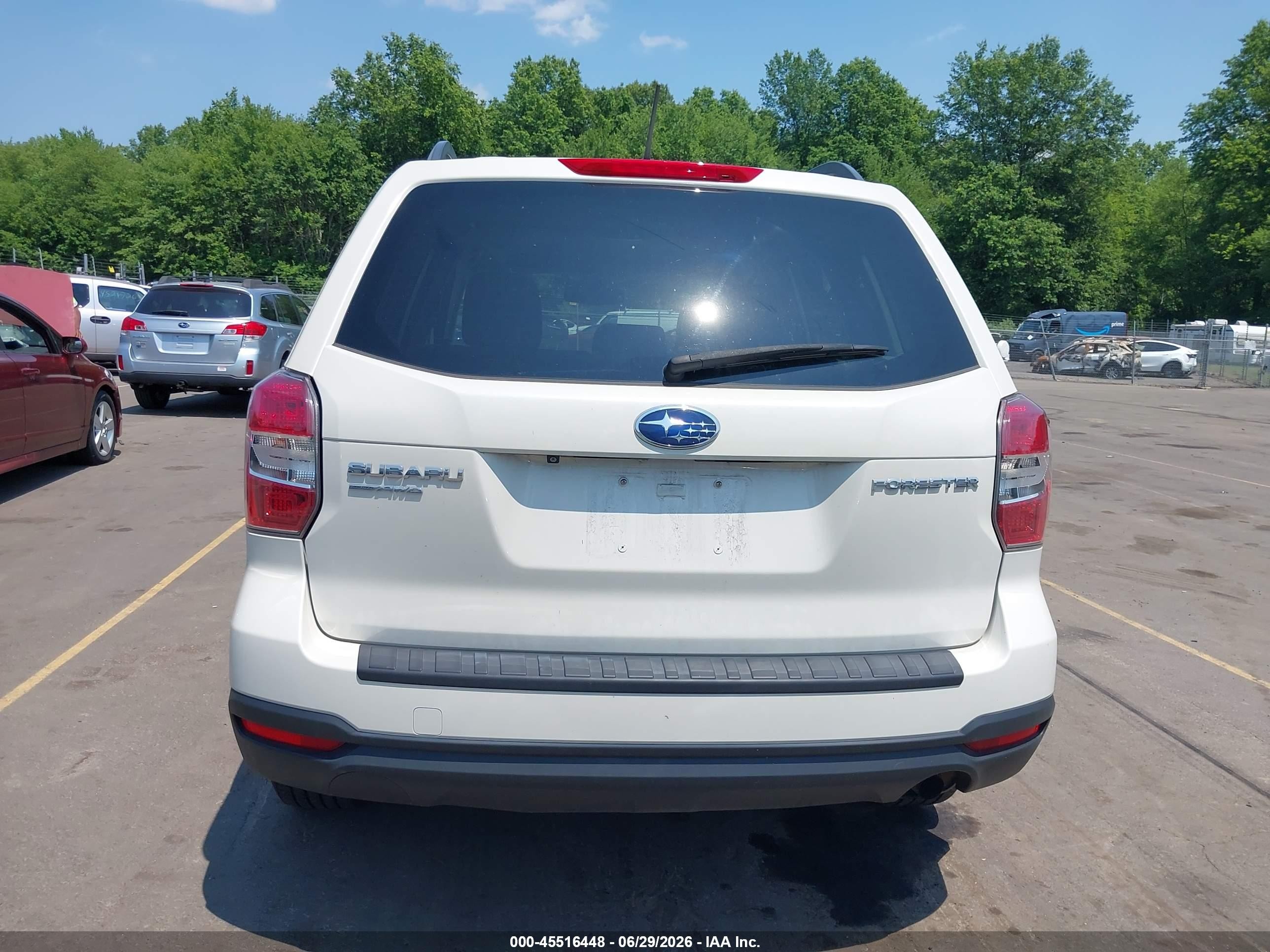 2015 Subaru Forester 2.5i Premium White vin: JF2SJADC1FH831440