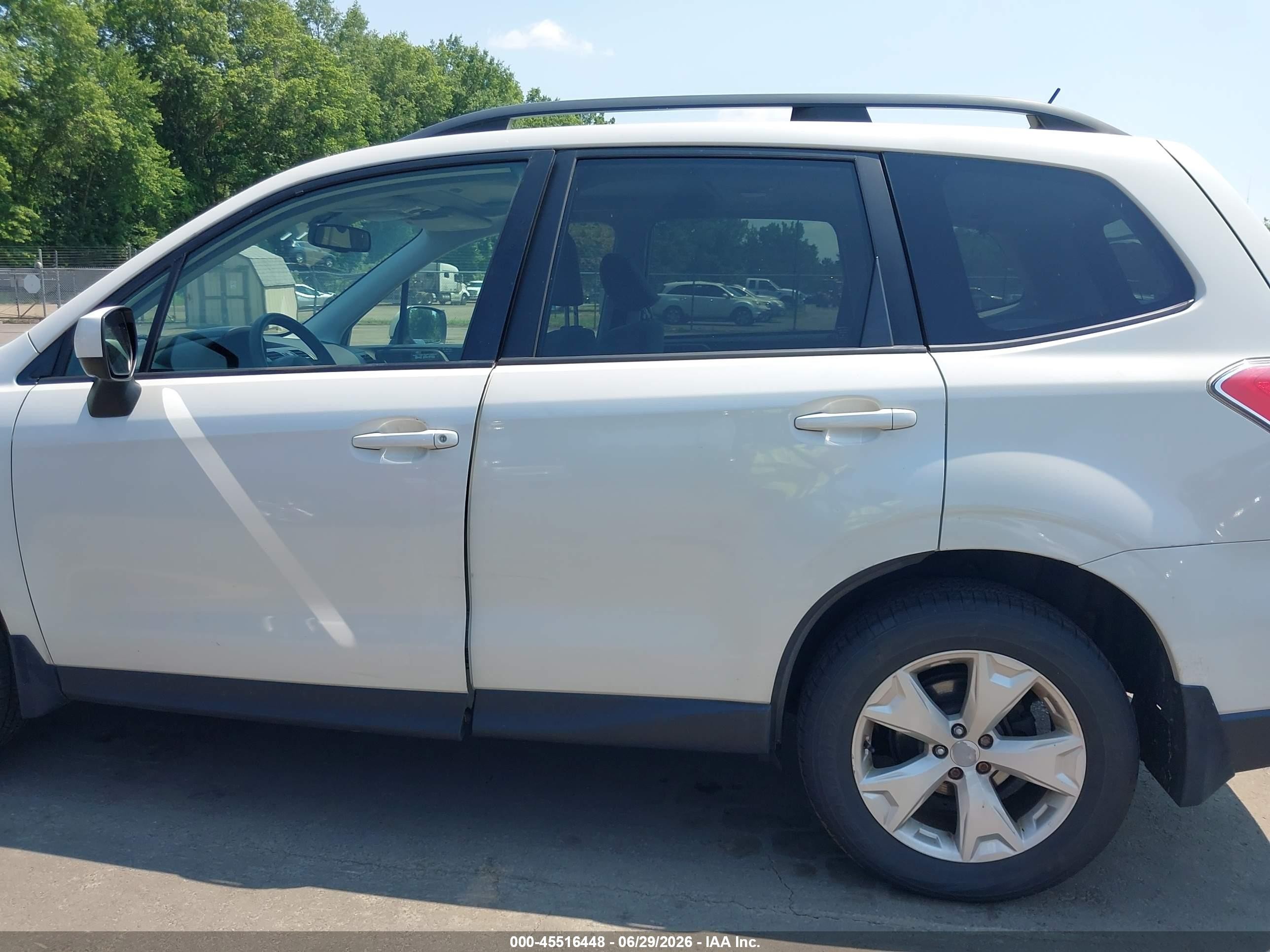 2015 Subaru Forester 2.5i Premium White vin: JF2SJADC1FH831440
