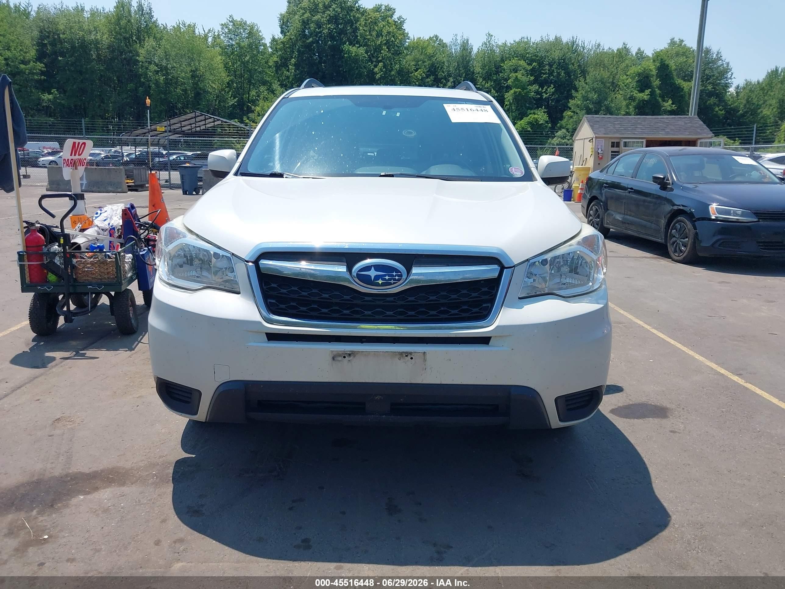 2015 Subaru Forester 2.5i Premium White vin: JF2SJADC1FH831440