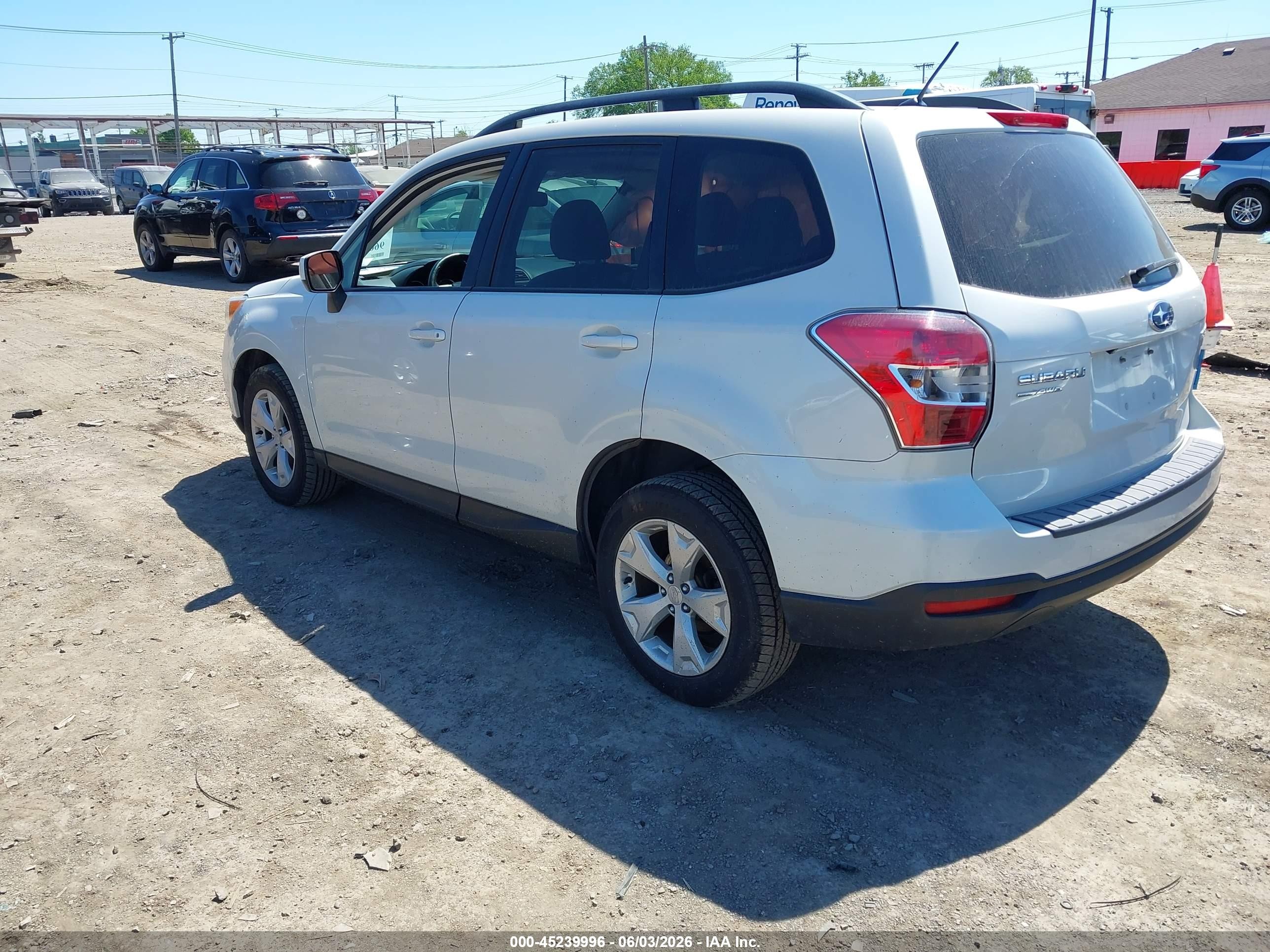 2015 Subaru Forester 2.5i Premium Белый vin: JF2SJADC1FH836864
