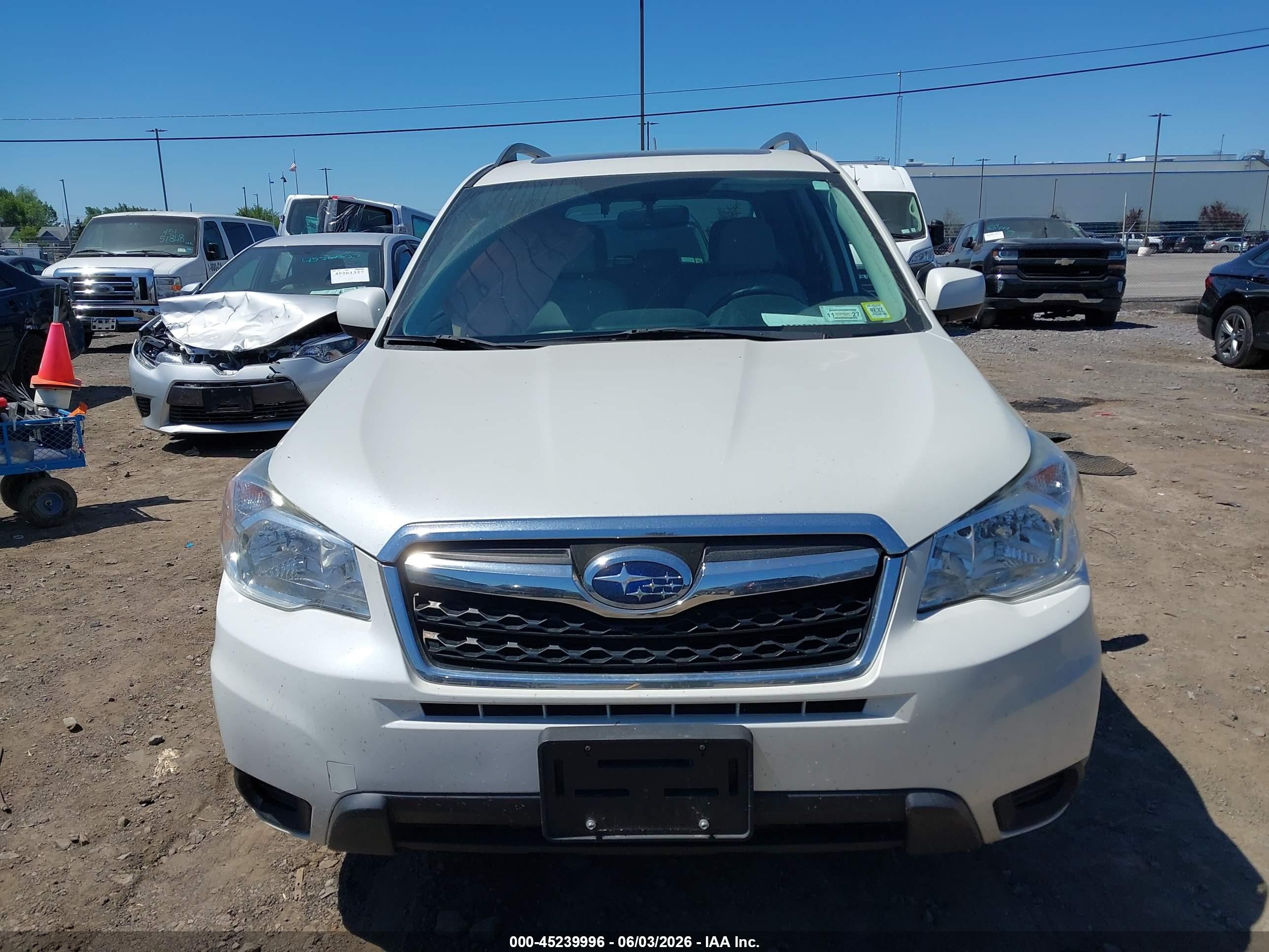 2015 Subaru Forester 2.5i Premium Белый vin: JF2SJADC1FH836864