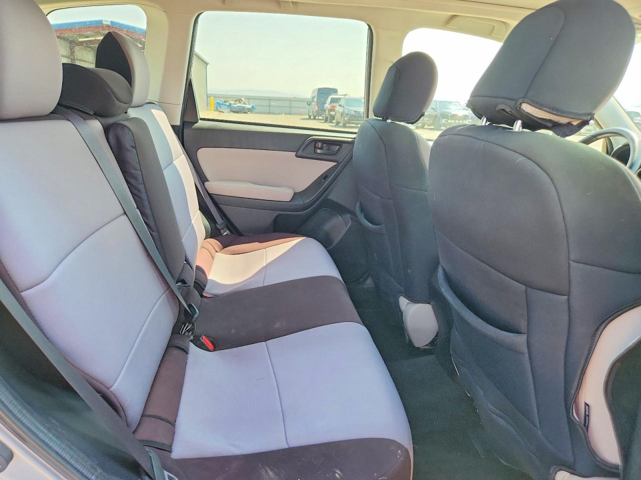 2015 Subaru Forester 2.5i Premium Серебряный vin: JF2SJADC1FH838551