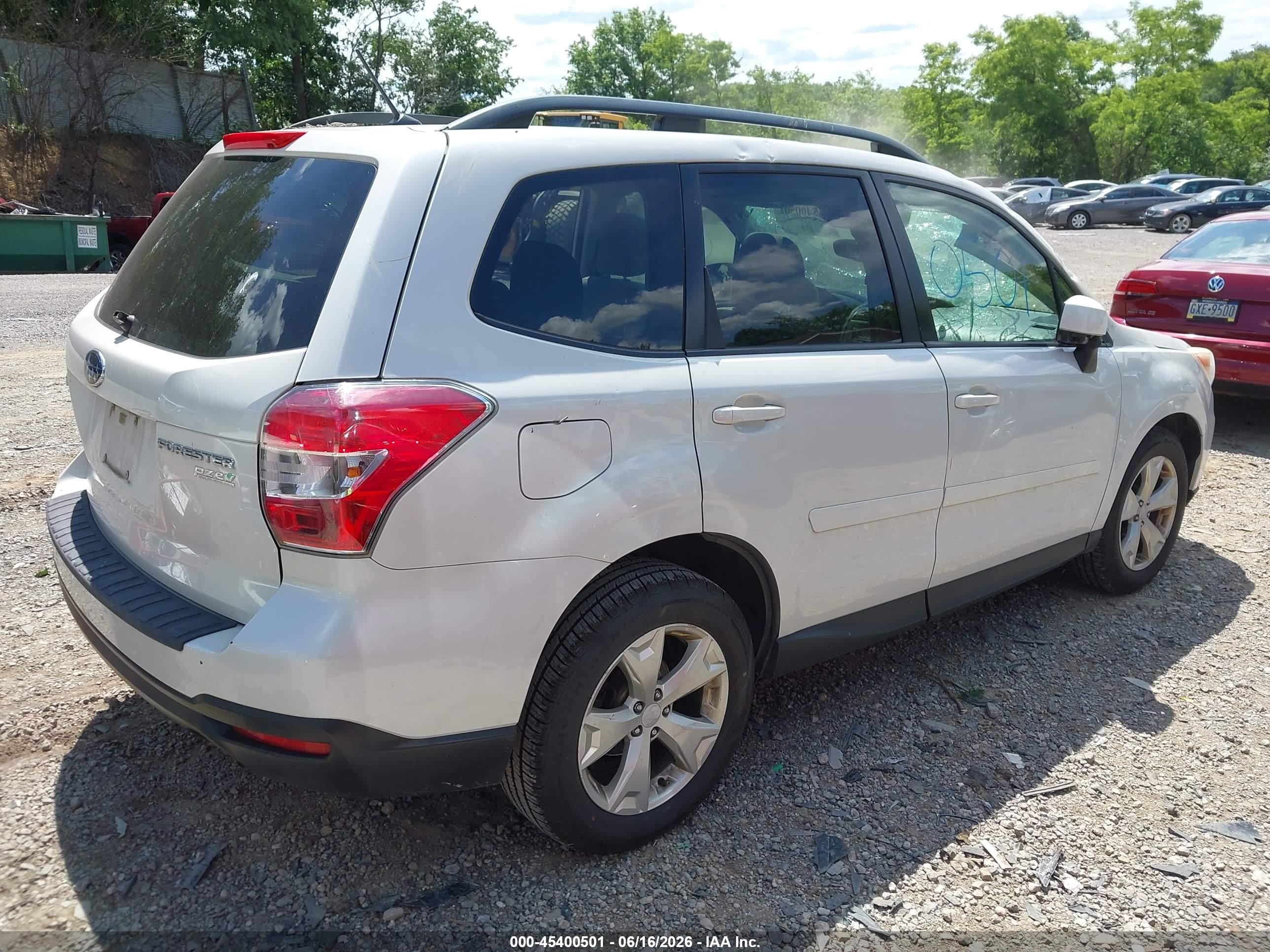 2015 Subaru Forester 2.5i Premium Белый vin: JF2SJADC2FH401903