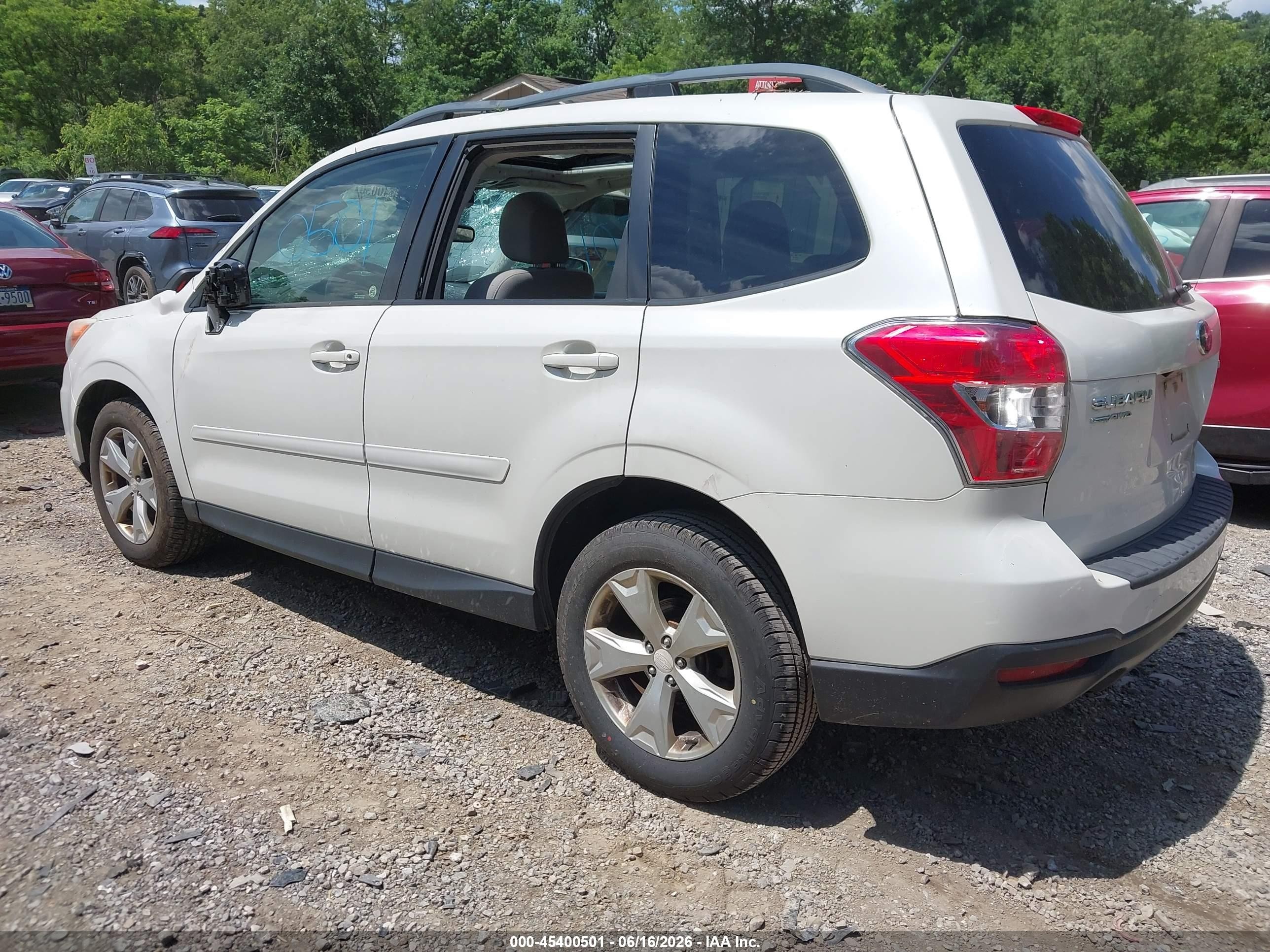 2015 Subaru Forester 2.5i Premium Белый vin: JF2SJADC2FH401903