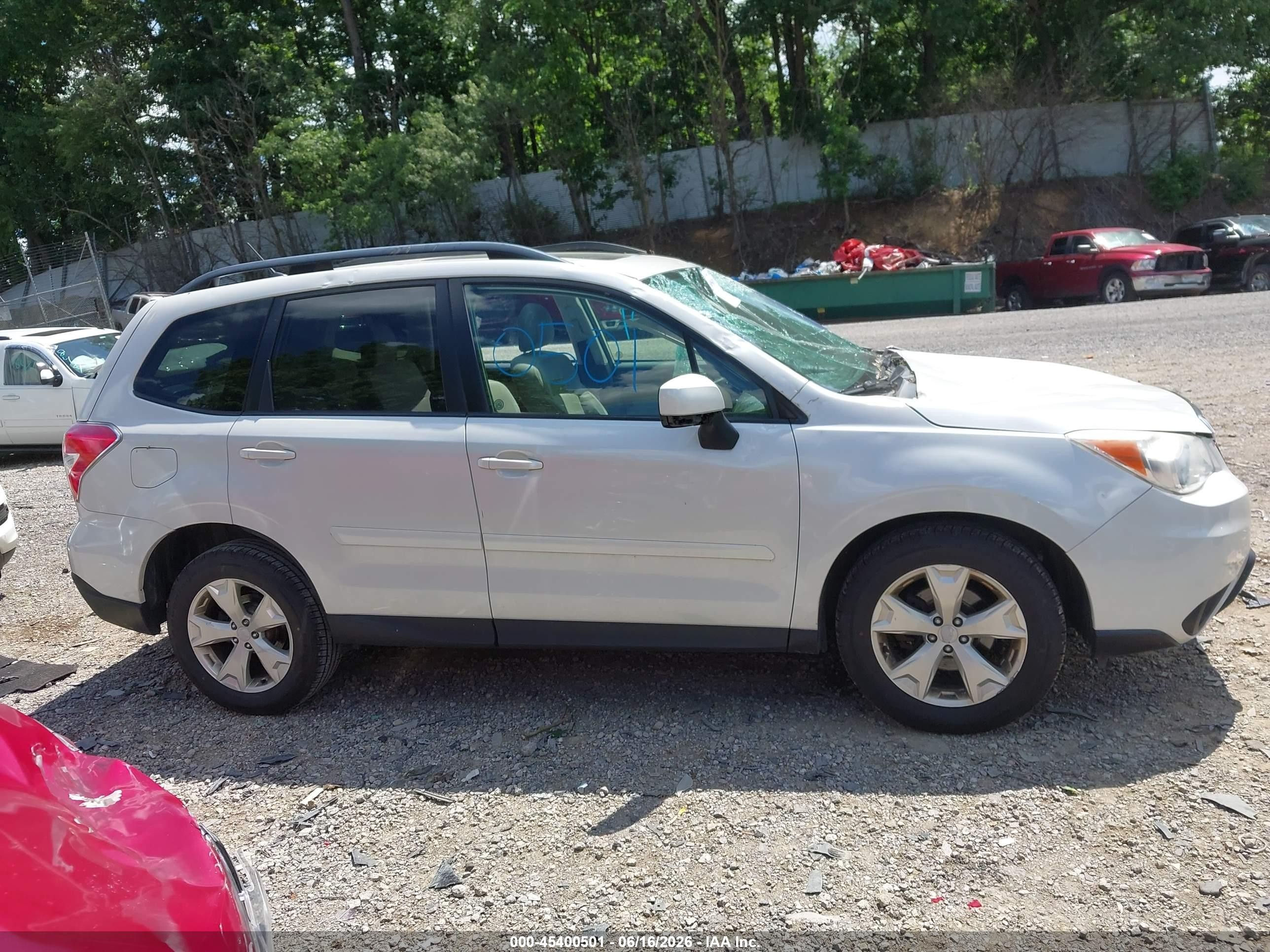 2015 Subaru Forester 2.5i Premium Белый vin: JF2SJADC2FH401903