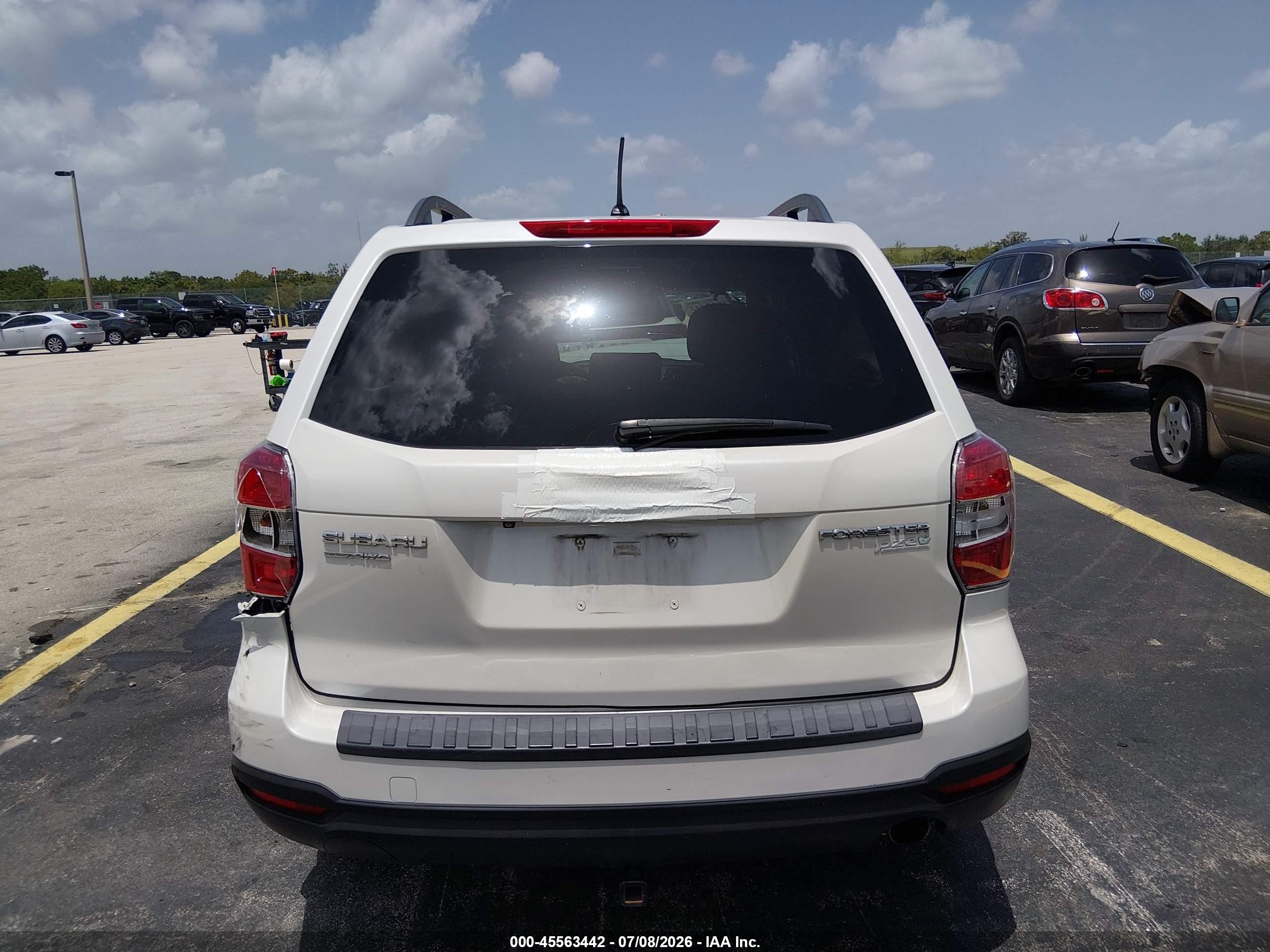 2015 Subaru Forester 2.5i Premium White vin: JF2SJADC2FH414229