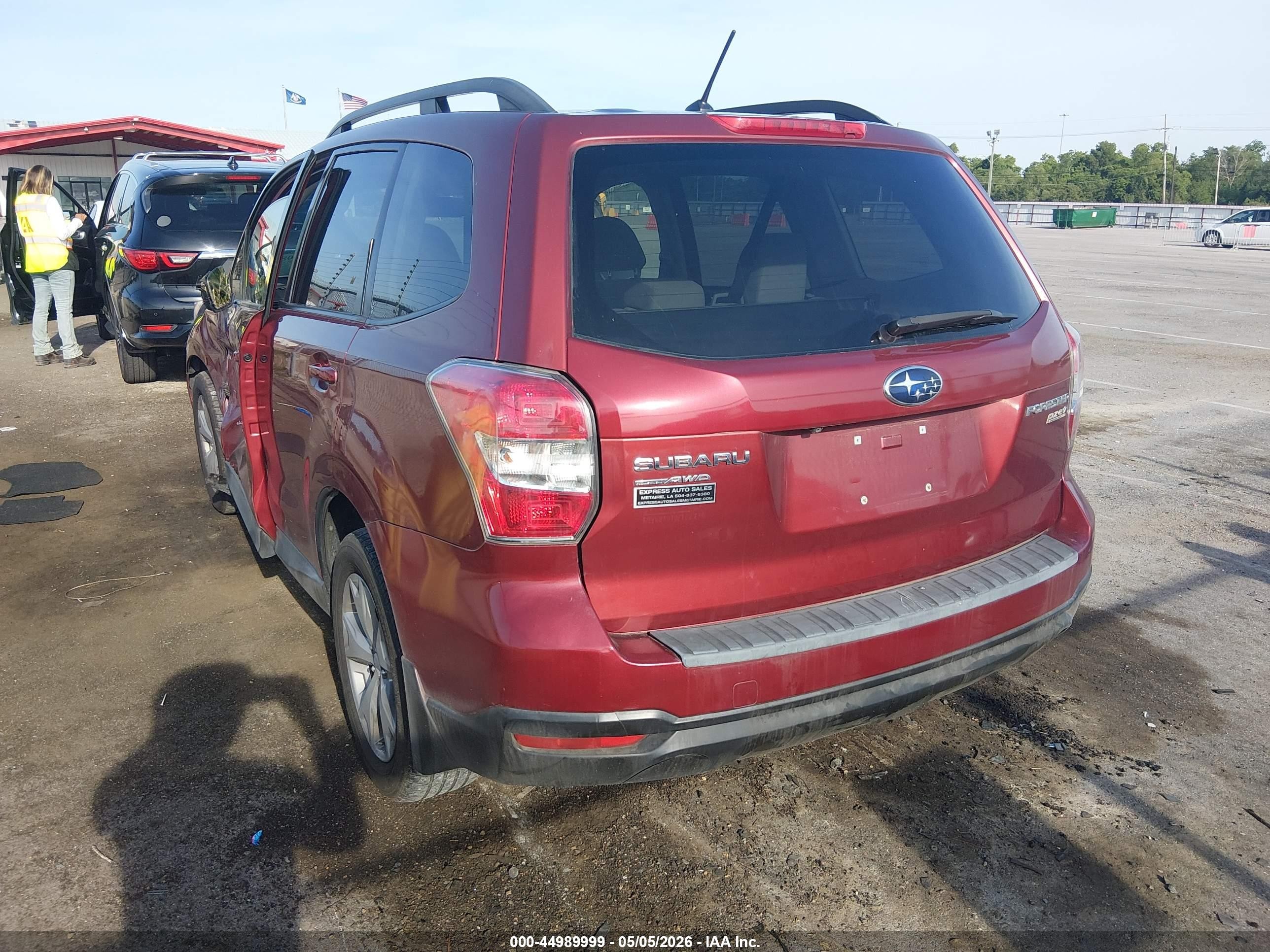 2015 Subaru Forester 2.5i Premium Red vin: JF2SJADC2FH432732