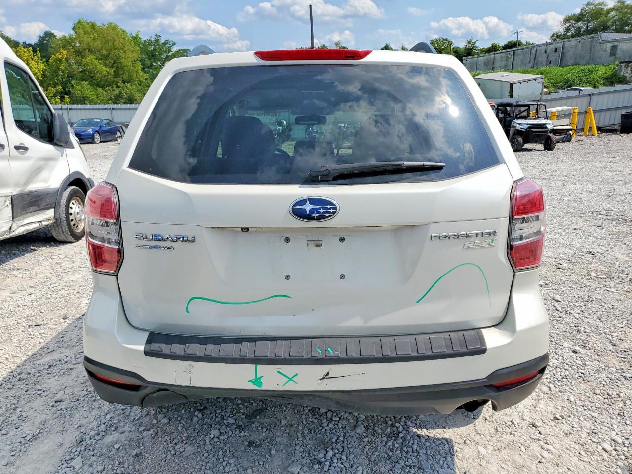 2015 Subaru Forester 2.5i Premium White vin: JF2SJADC2FH450857