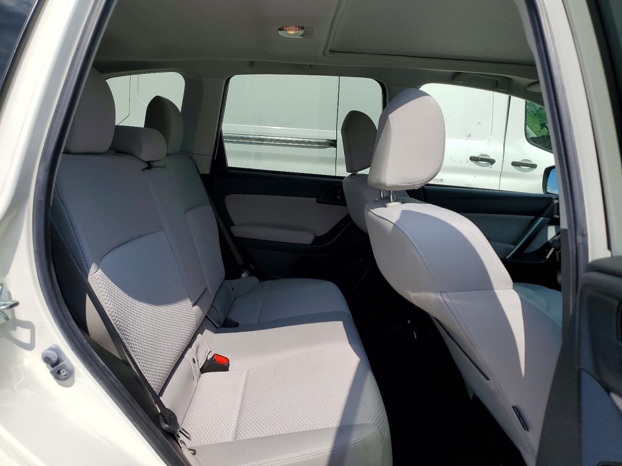 2015 Subaru Forester 2.5i Premium White vin: JF2SJADC2FH450857