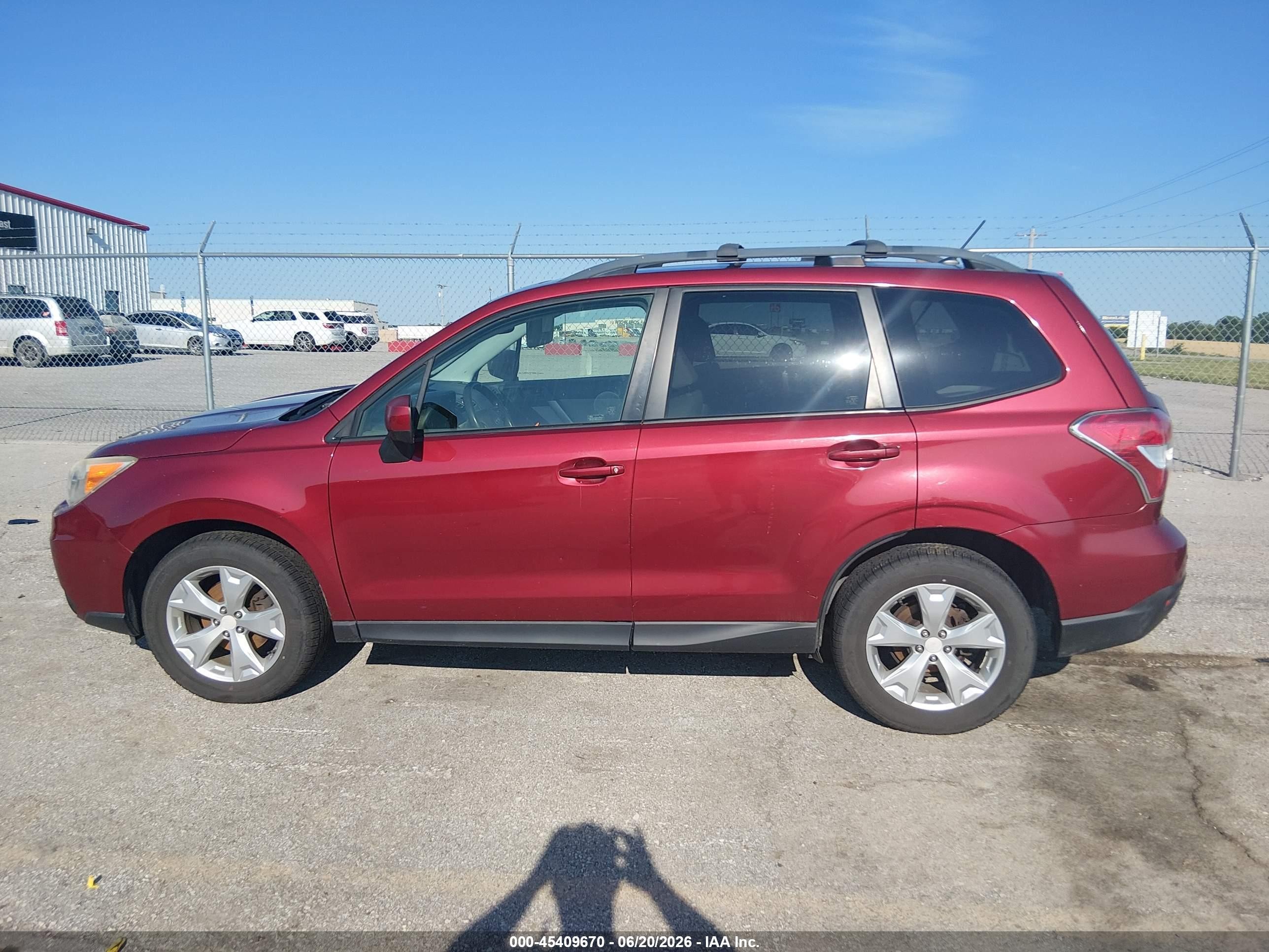 2015 Subaru Forester 2.5i Premium Red vin: JF2SJADC2FH468193