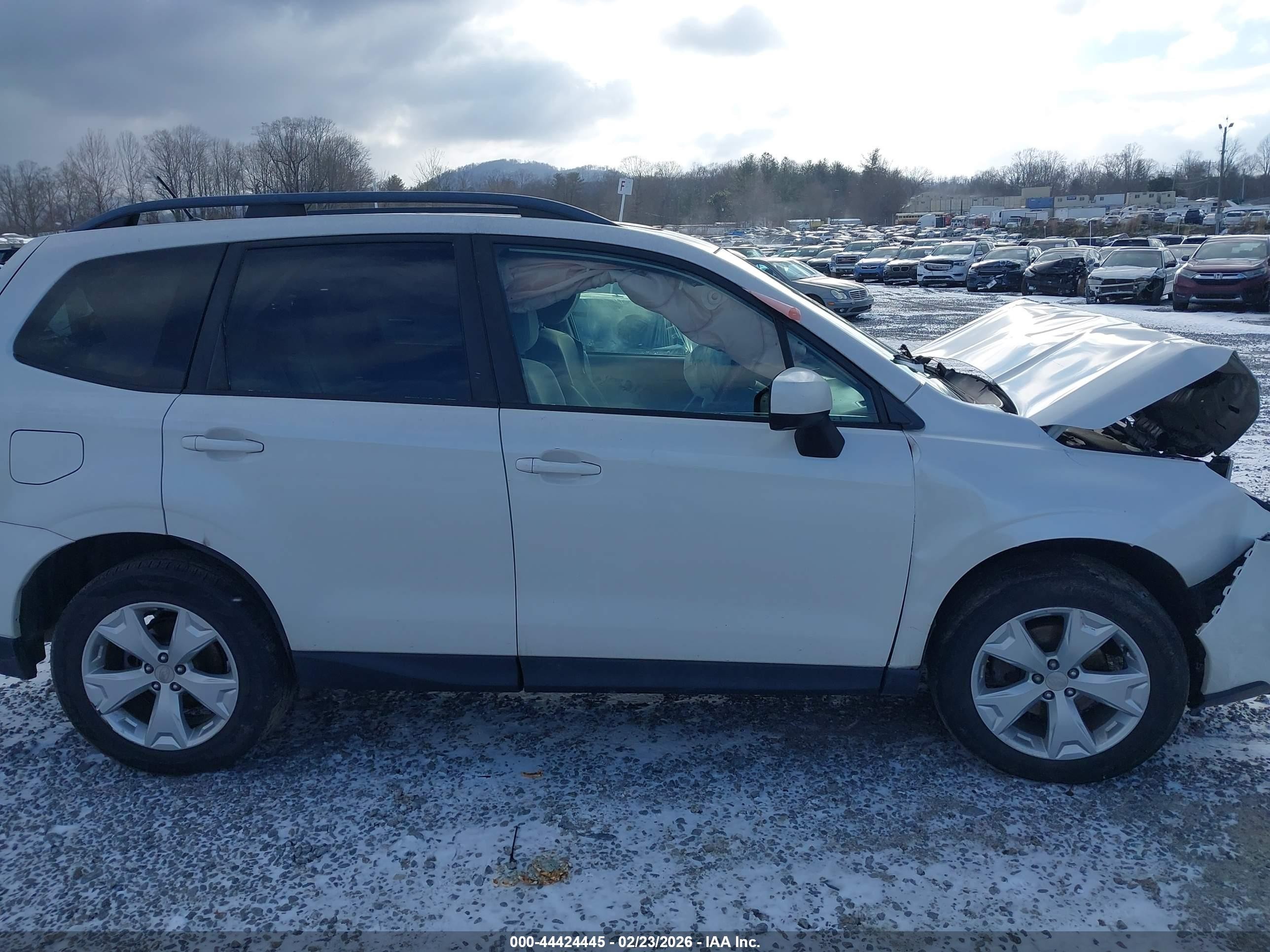 2015 Subaru Forester 2.5i Premium Белый vin: JF2SJADC2FH496351