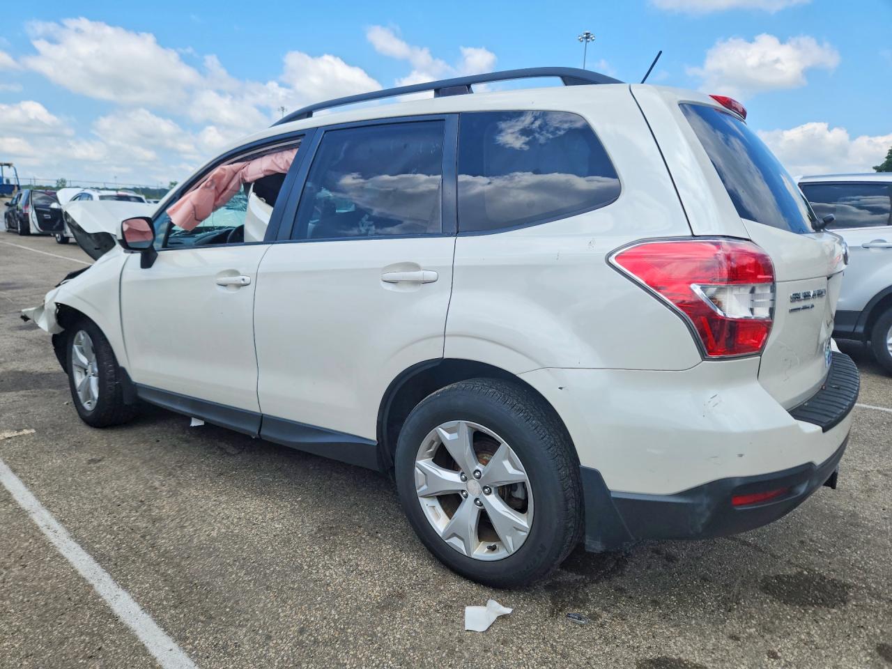 2015 Subaru Forester 2.5i Premium White vin: JF2SJADC2FH497077