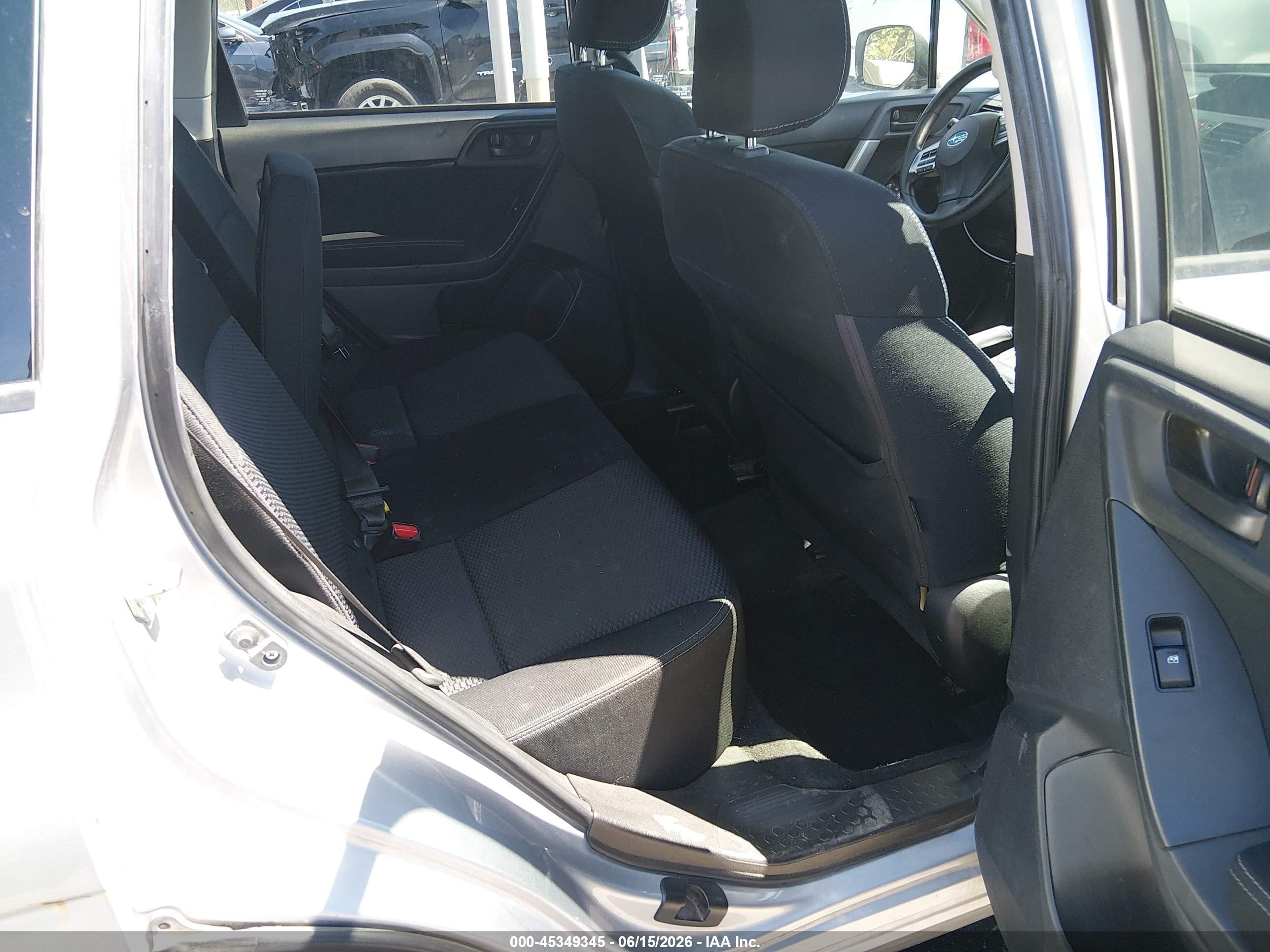 2015 Subaru Forester 2.5i Premium Silver vin: JF2SJADC2FH563479
