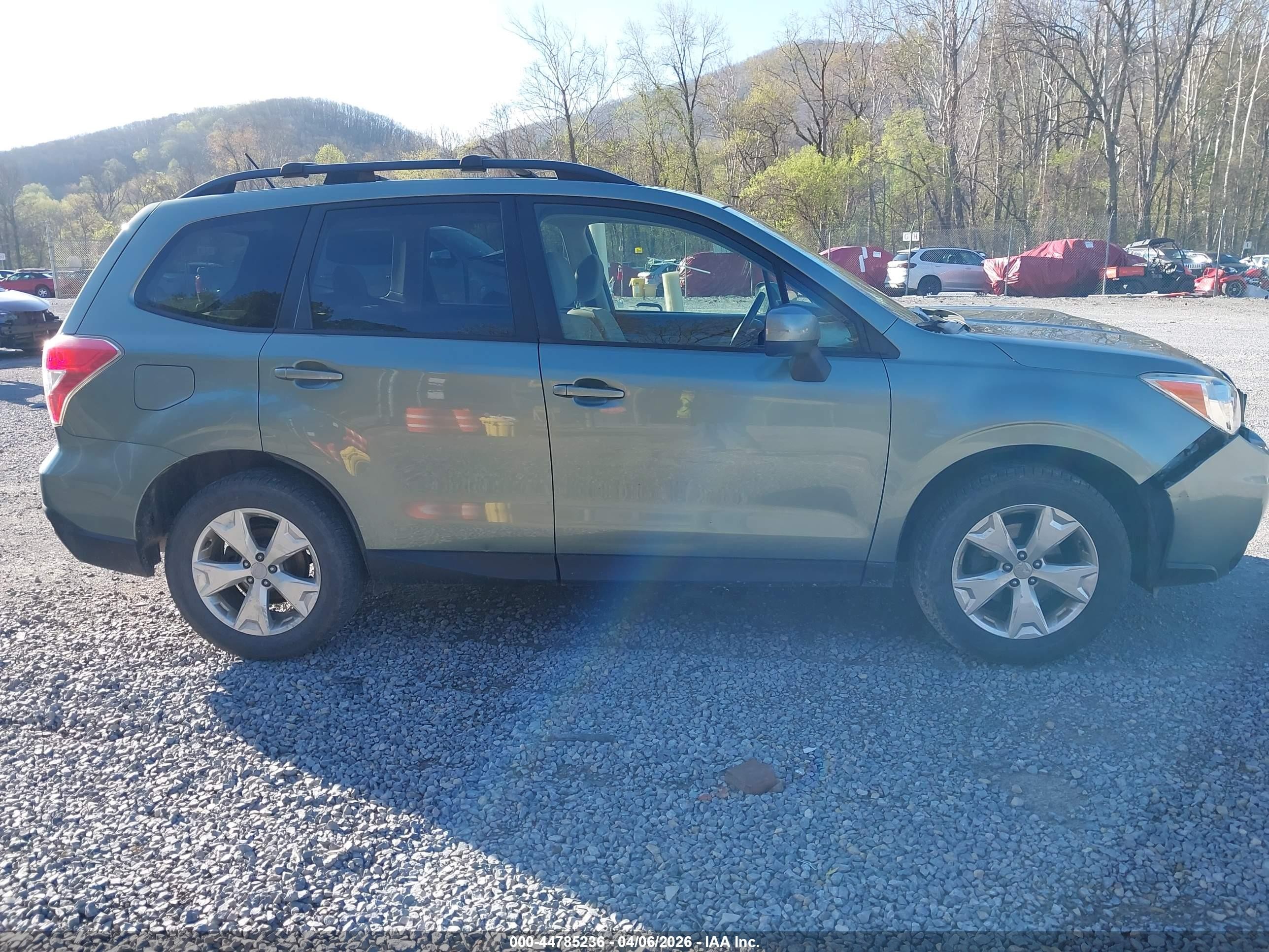 2015 Subaru Forester 2.5i Premium Зеленый vin: JF2SJADC2FH574921