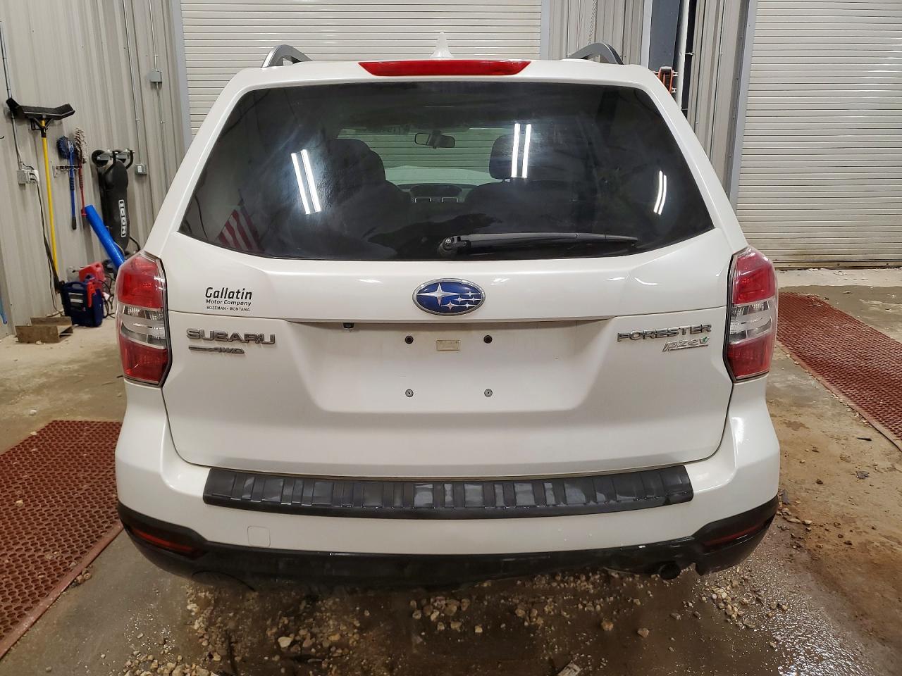 2016 Subaru Forester 2.5i Premium White vin: JF2SJADC2GH506085