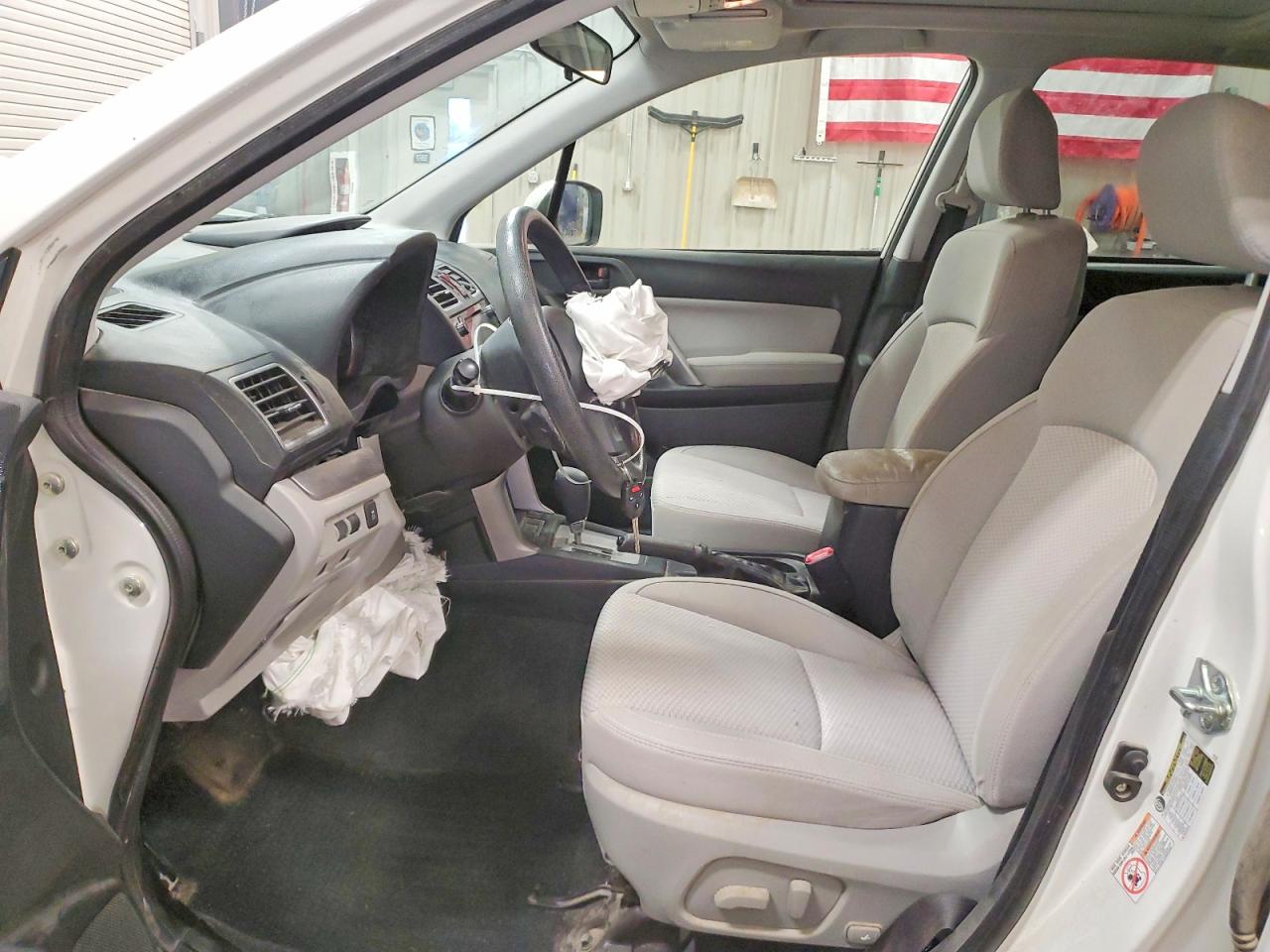 2016 Subaru Forester 2.5i Premium White vin: JF2SJADC2GH506085