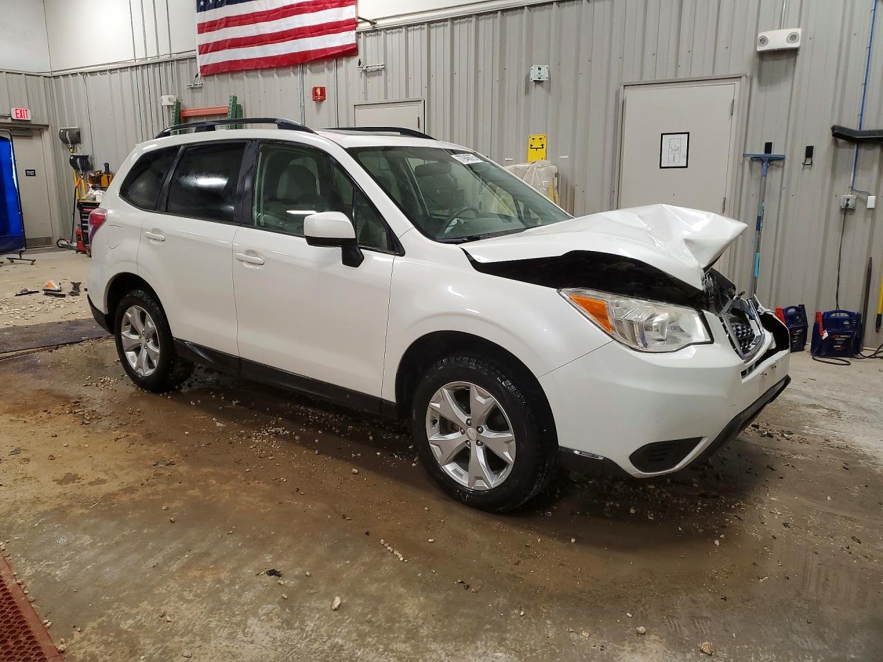 2016 Subaru Forester 2.5i Premium White vin: JF2SJADC2GH506085