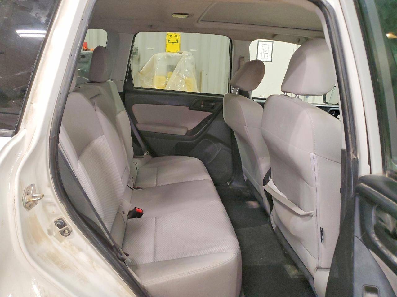 2016 Subaru Forester 2.5i Premium White vin: JF2SJADC2GH506085